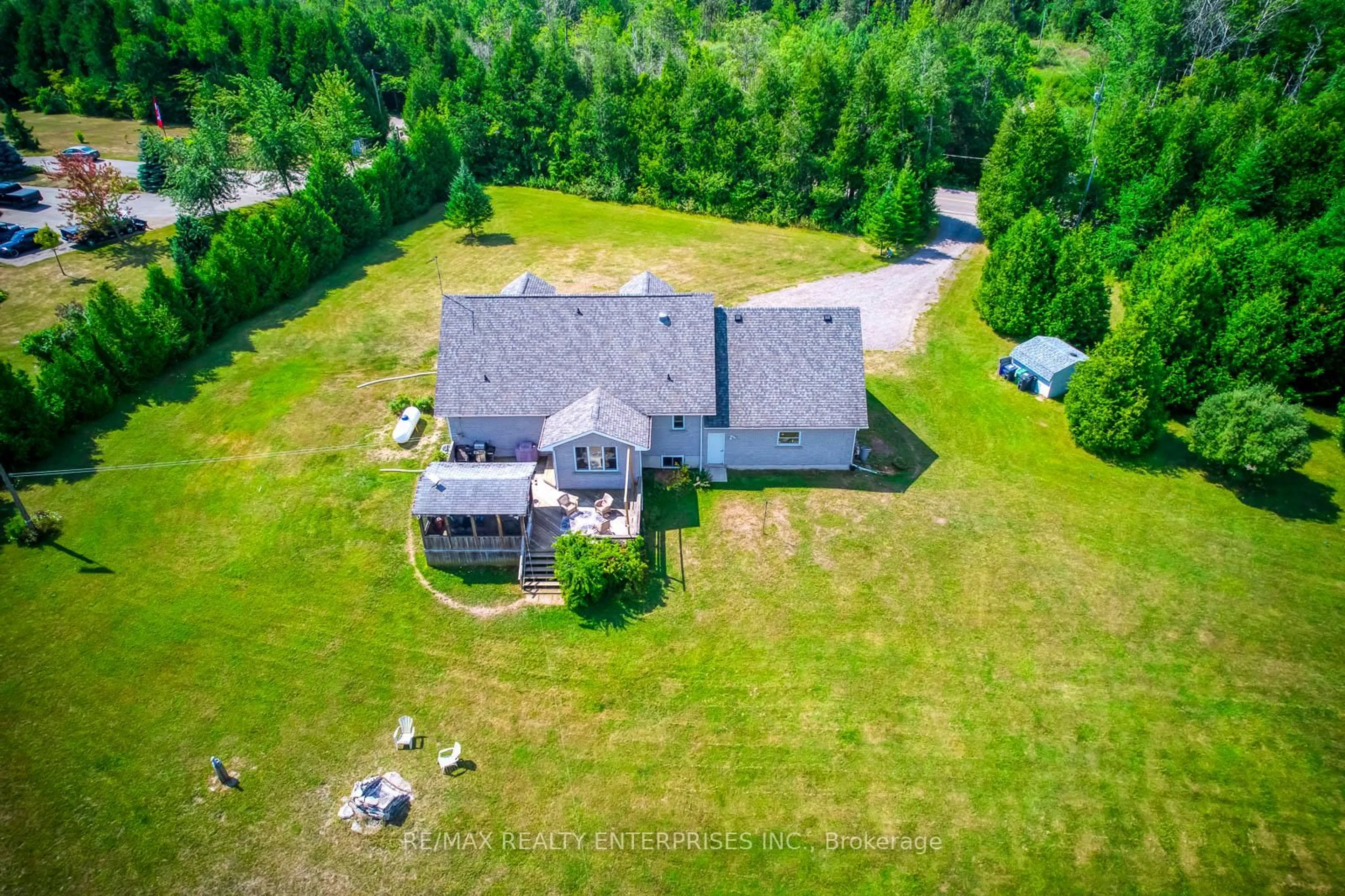 A pic from outside/outdoor area/front of a property/back of a property/a pic from drone, unknown for 18681 Horseshoe Hill Rd, Caledon Ontario L7K 2B9