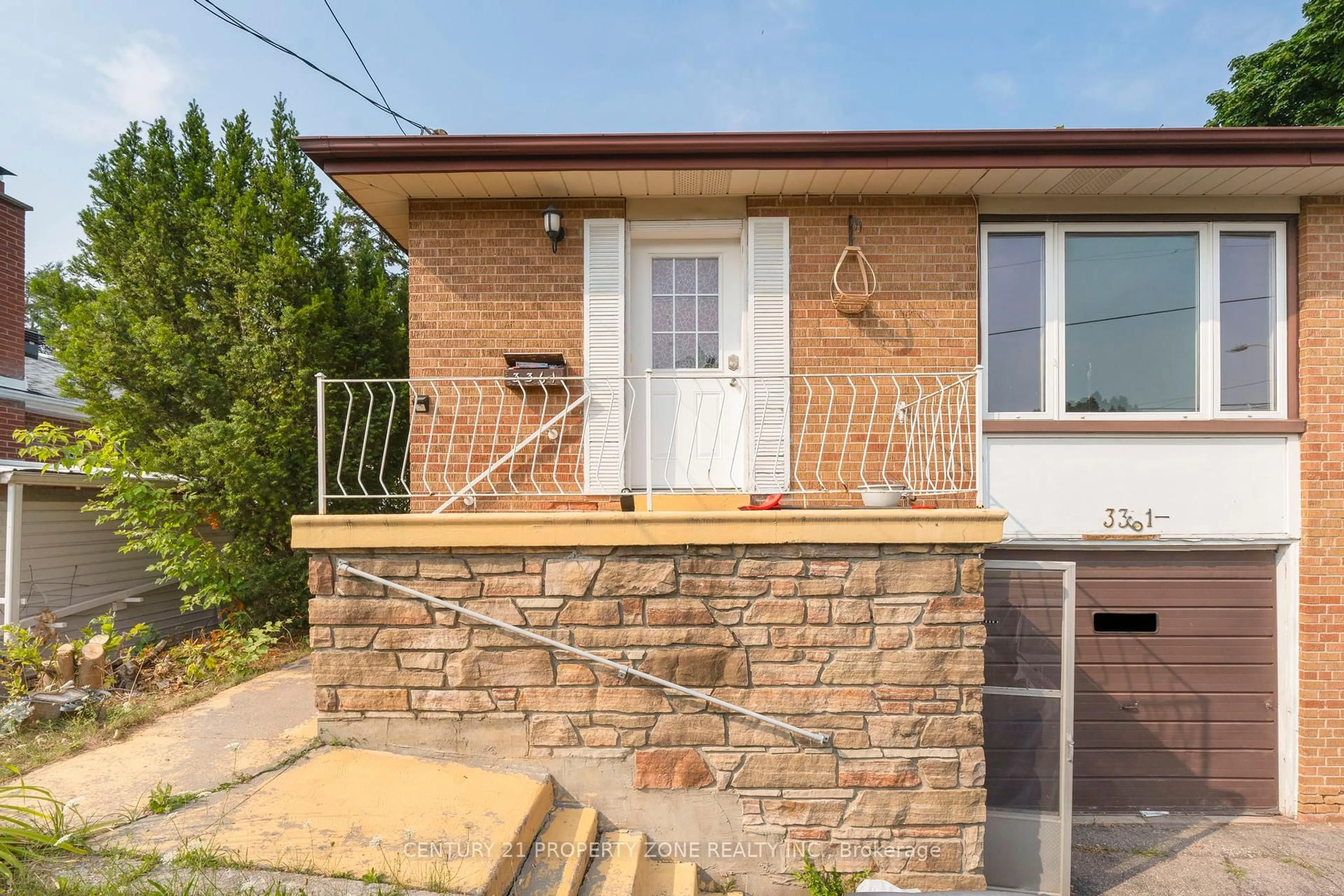 Home with brick exterior material, street for 3361 The Credit Woodlands, Mississauga Ontario L5C 2J9