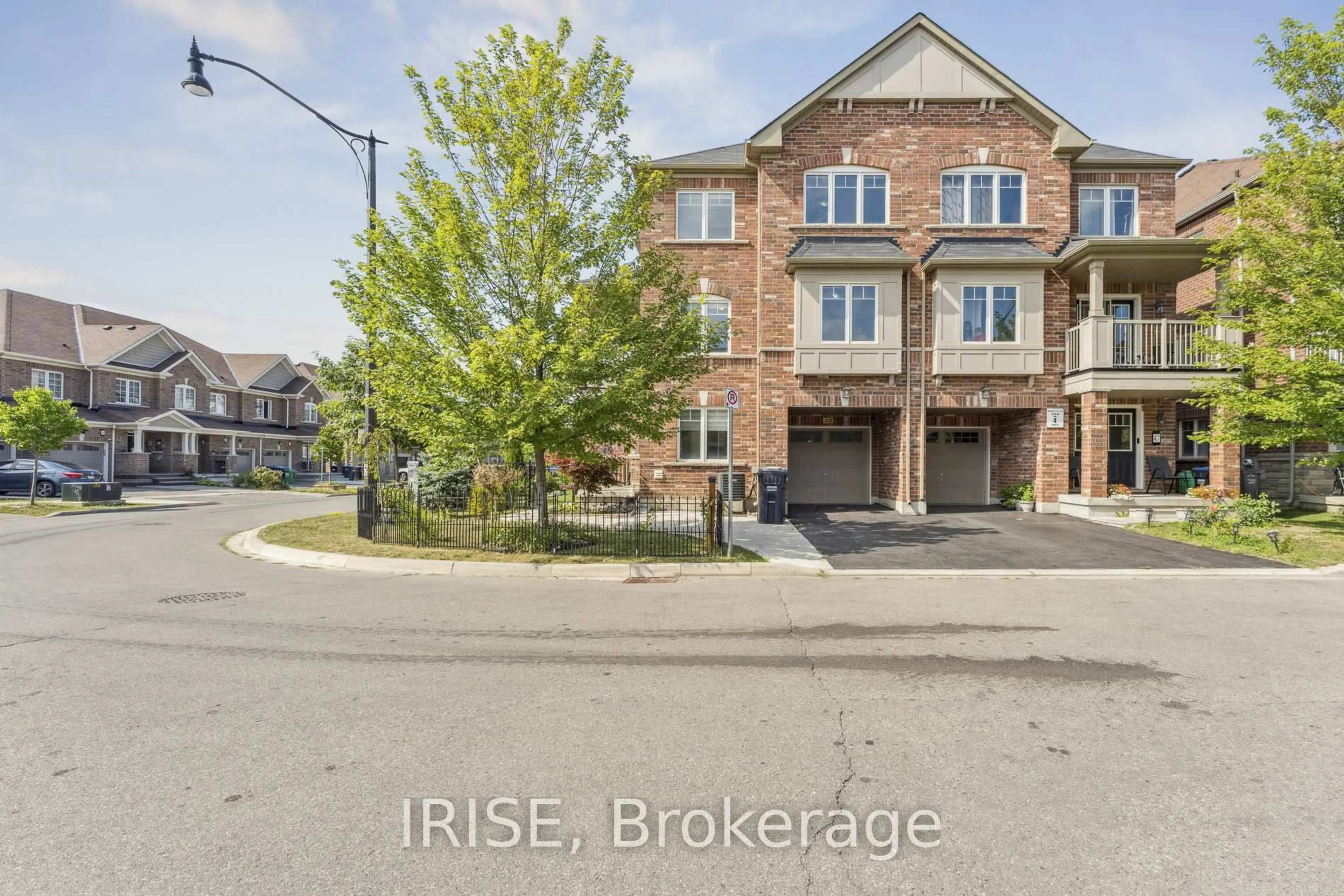 A pic from outside/outdoor area/front of a property/back of a property/a pic from drone, street for 49 Golden Springs Dr, Brampton Ontario L7A 0C7