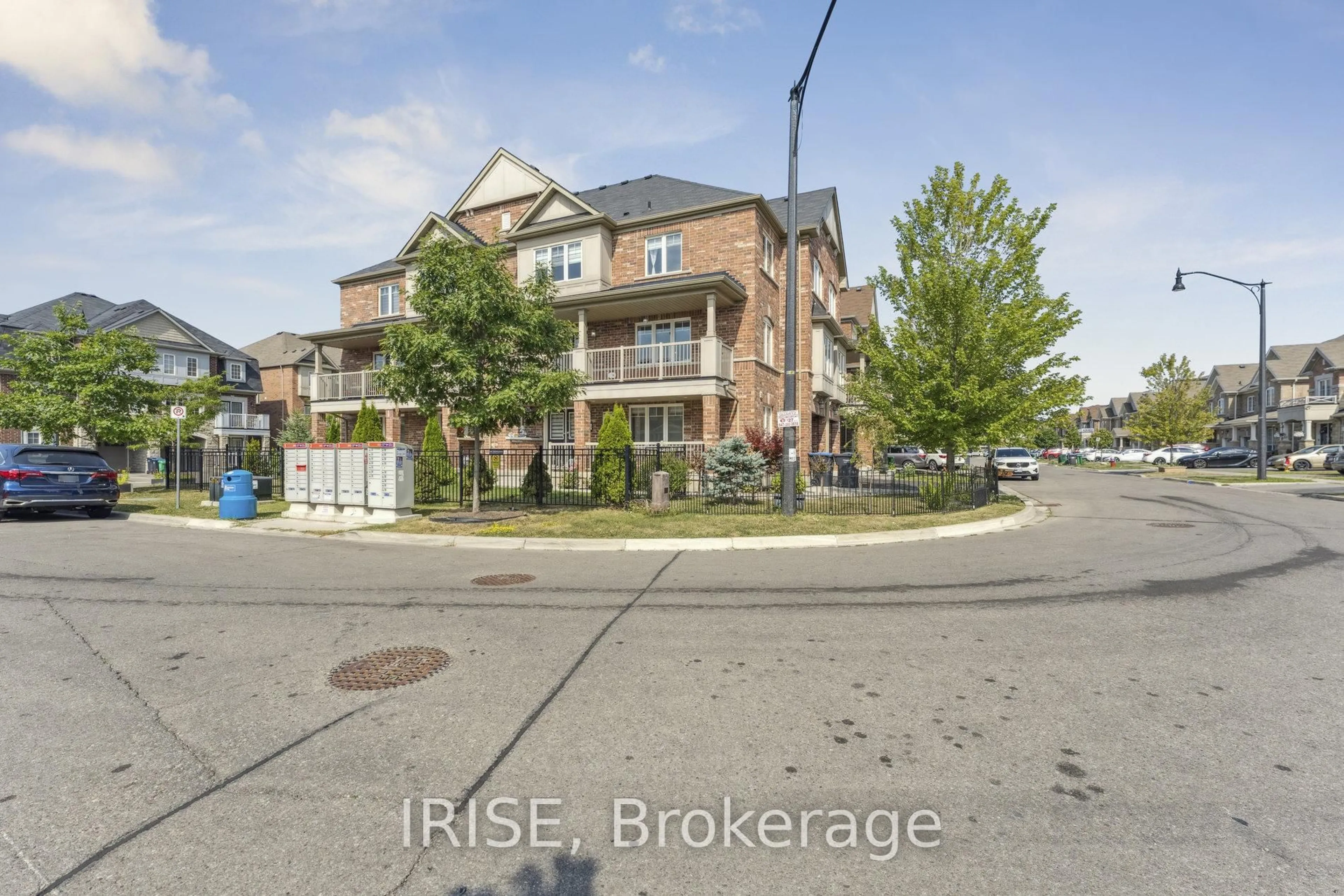 A pic from outside/outdoor area/front of a property/back of a property/a pic from drone, street for 49 Golden Springs Dr, Brampton Ontario L7A 0C7