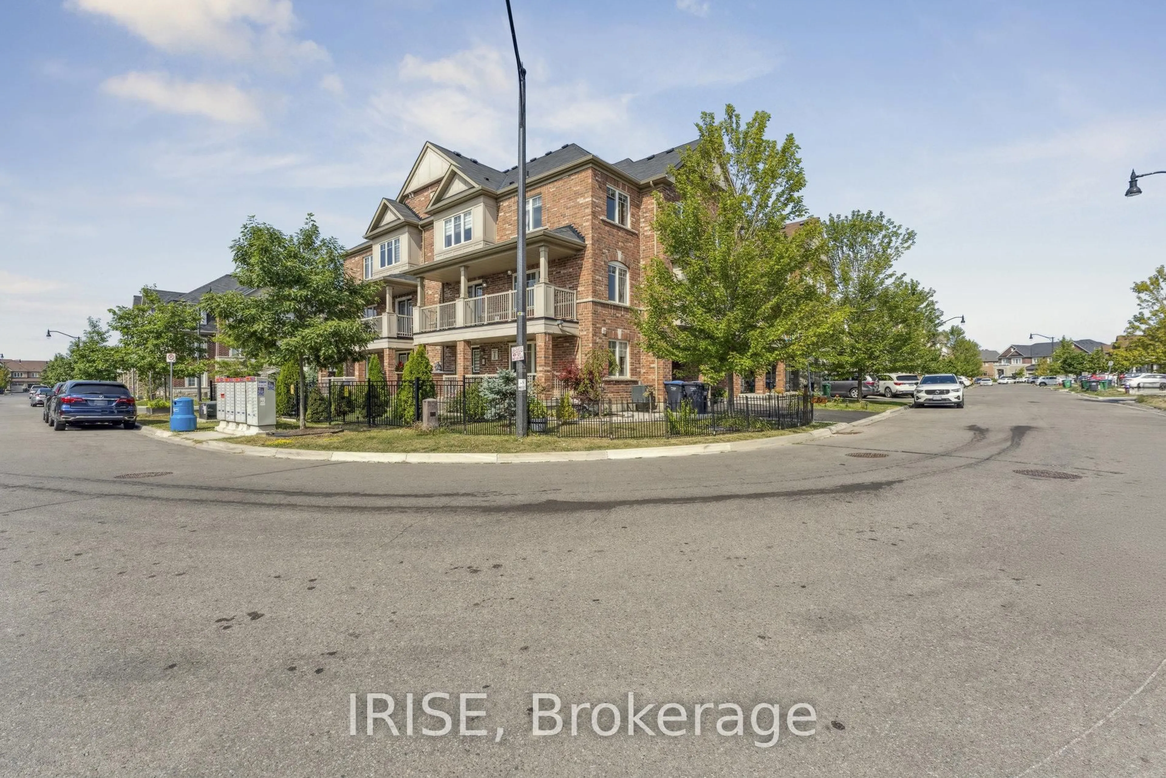 A pic from outside/outdoor area/front of a property/back of a property/a pic from drone, street for 49 Golden Springs Dr, Brampton Ontario L7A 0C7
