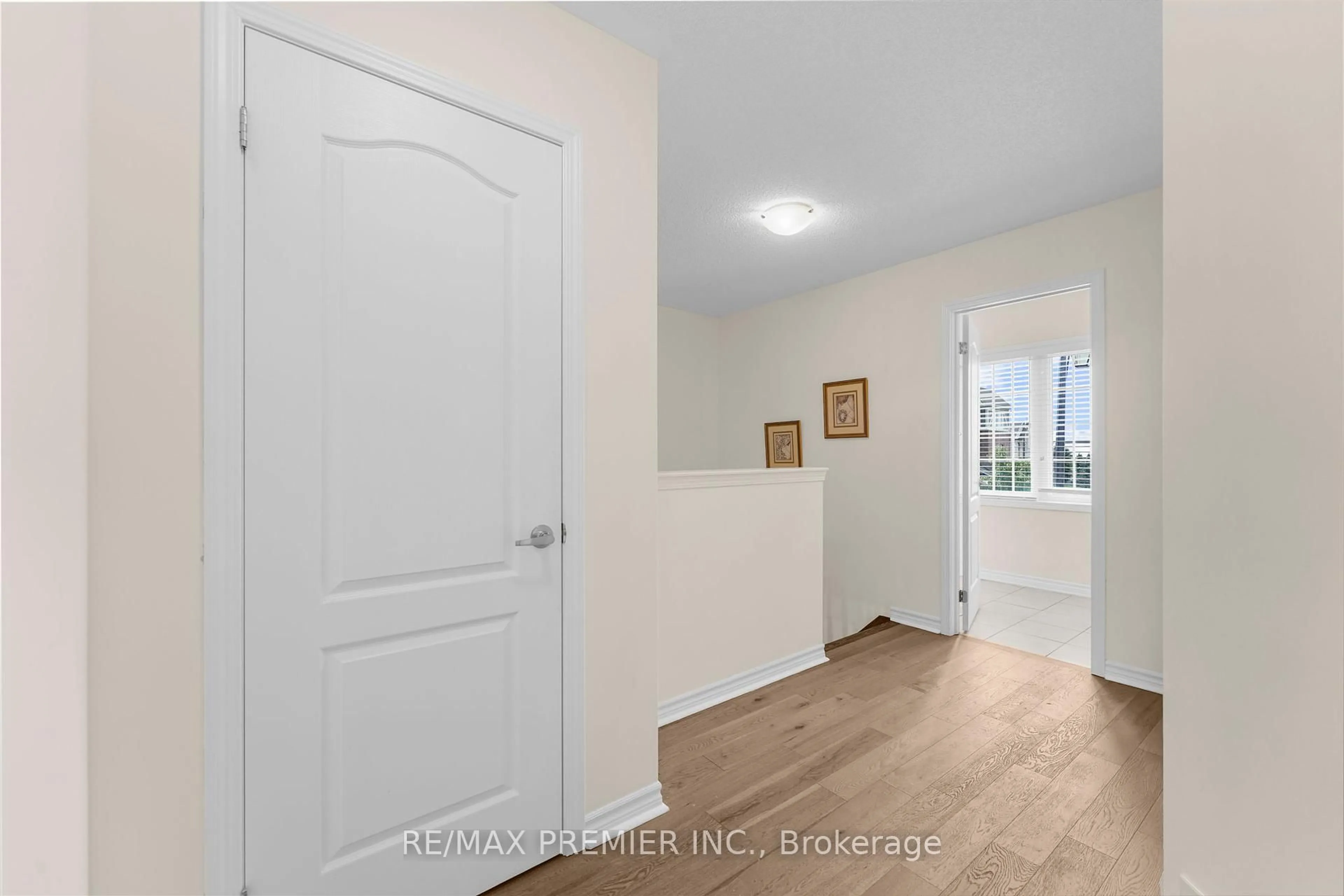 Indoor entryway for 1708 Copeland Circ, Milton Ontario L9T 8X8