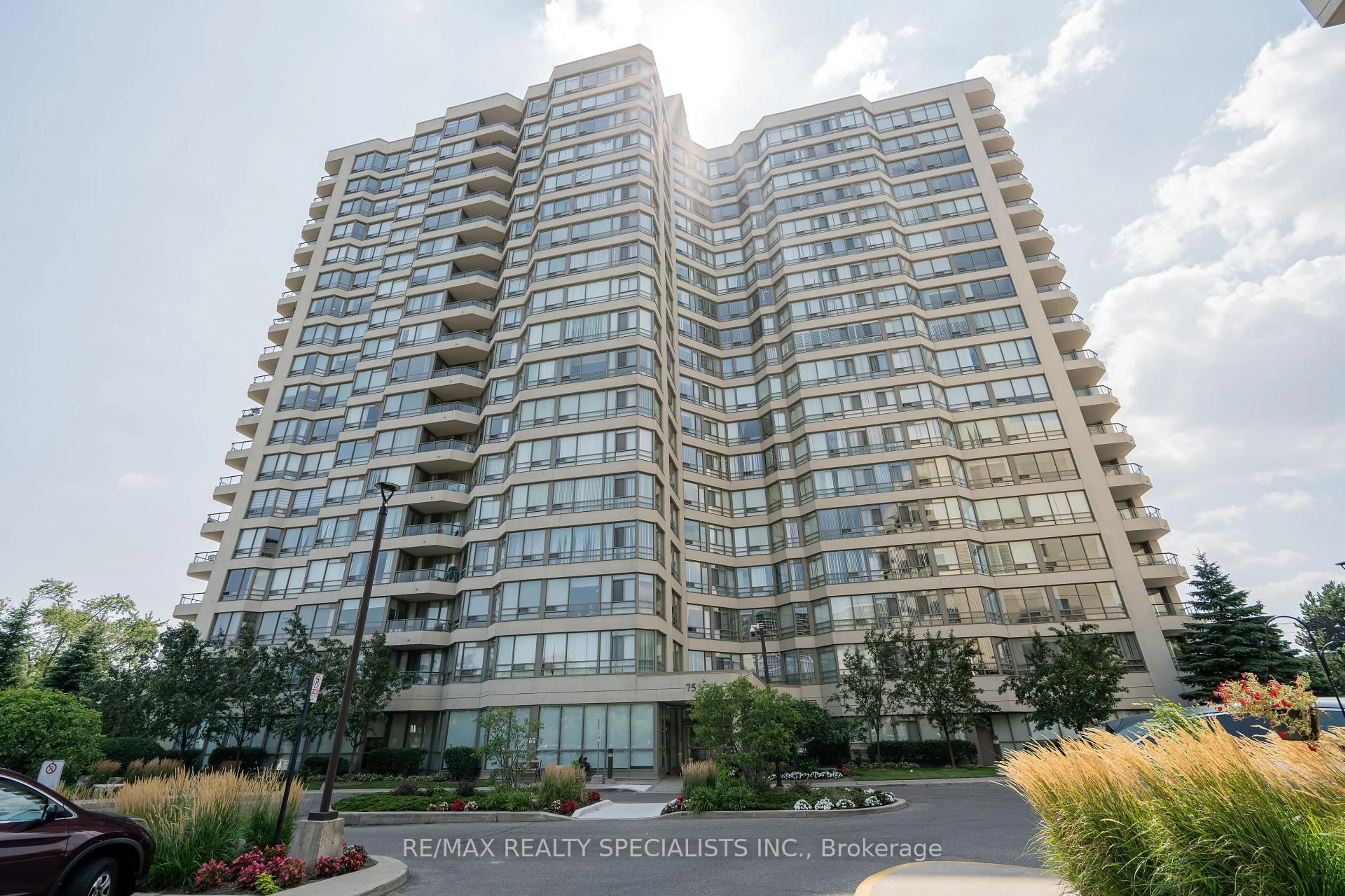Unknown for 75 King St #703, Mississauga Ontario L5A 4G5