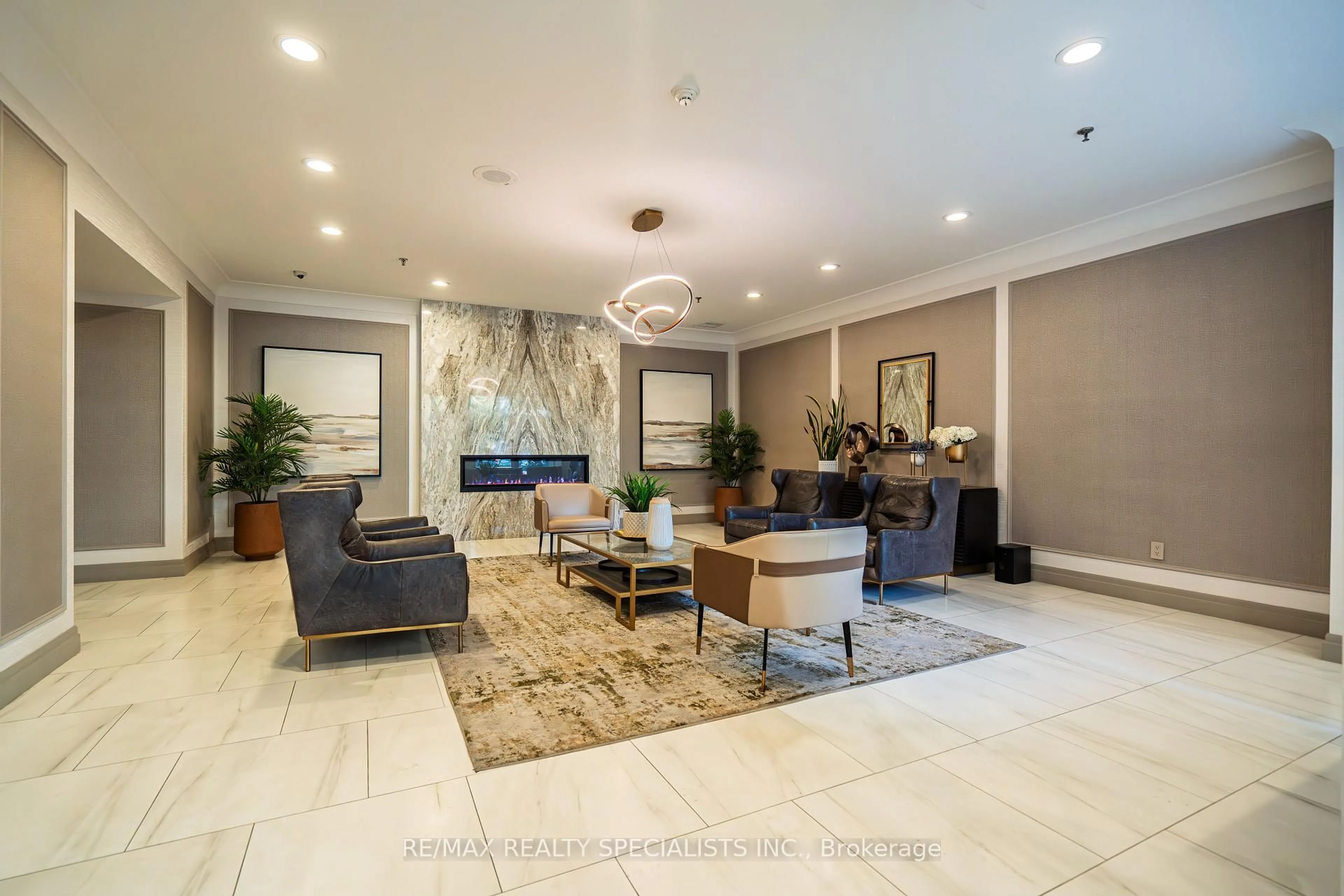 Lobby for 75 King St #703, Mississauga Ontario L5A 4G5