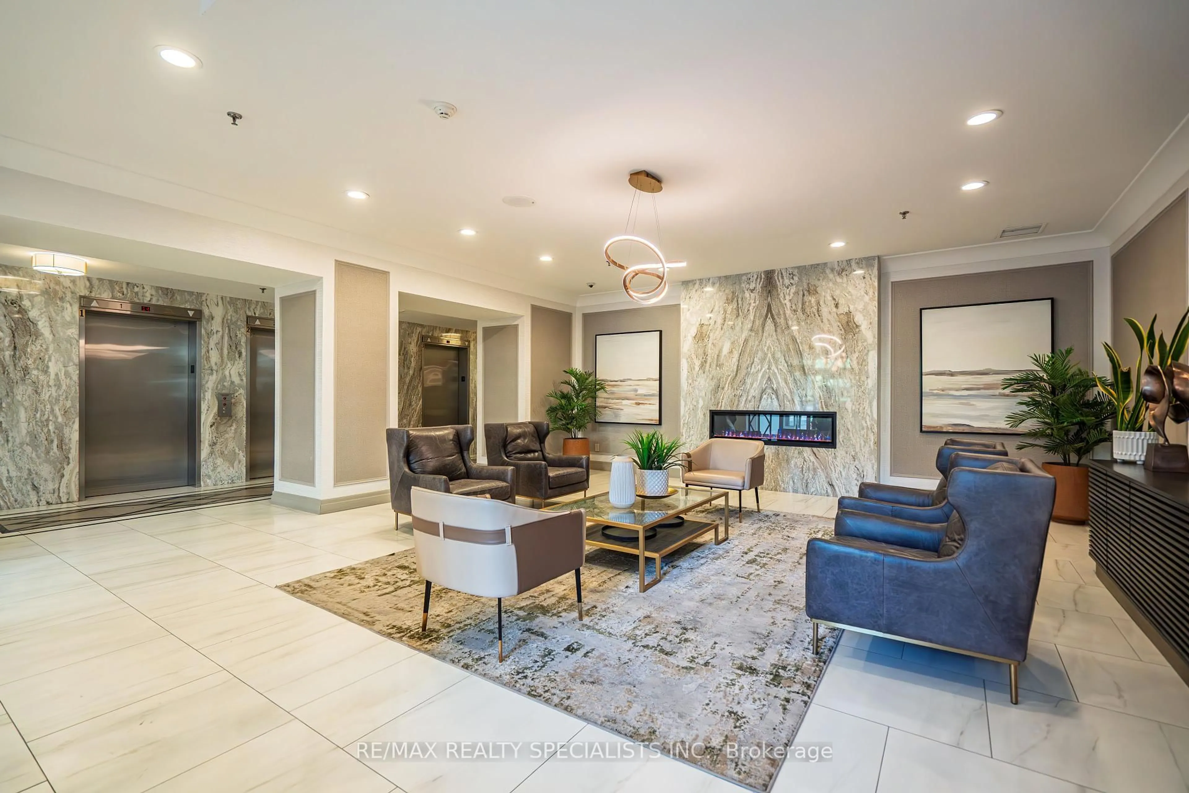 Lobby for 75 King St #703, Mississauga Ontario L5A 4G5