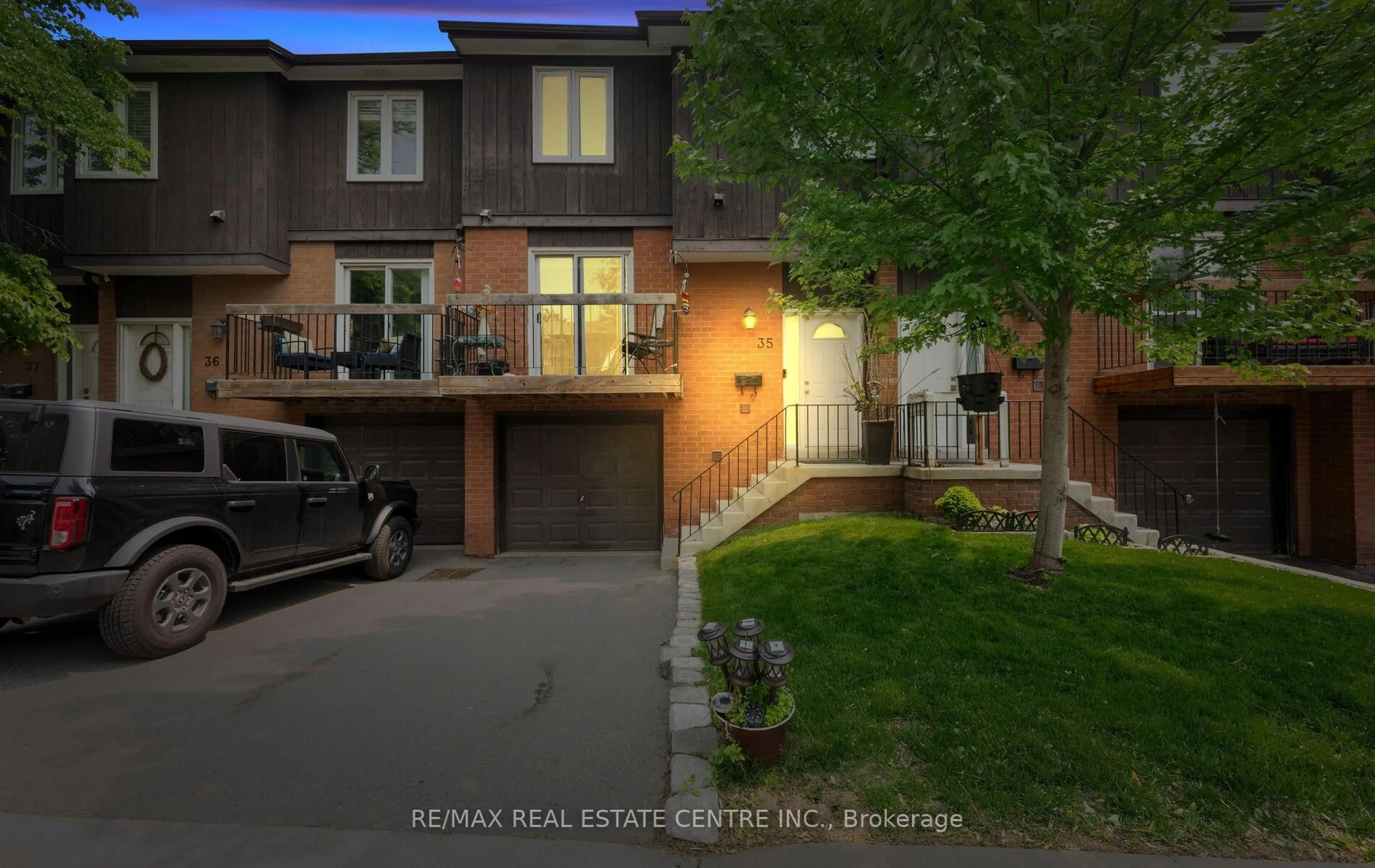 Home with brick exterior material, street for 750 Burnhamthorpe Rd #35, Mississauga Ontario L4Y 2X3