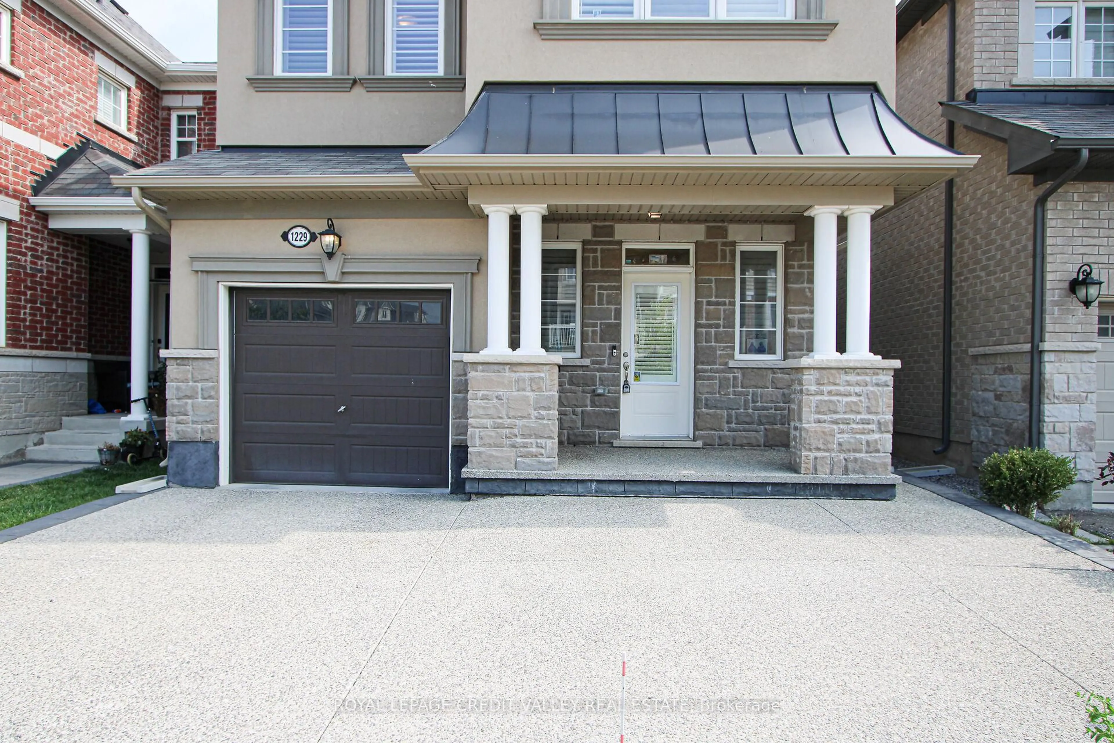 Unknown for 1229 Rose Way, Milton Ontario L9T 7E7
