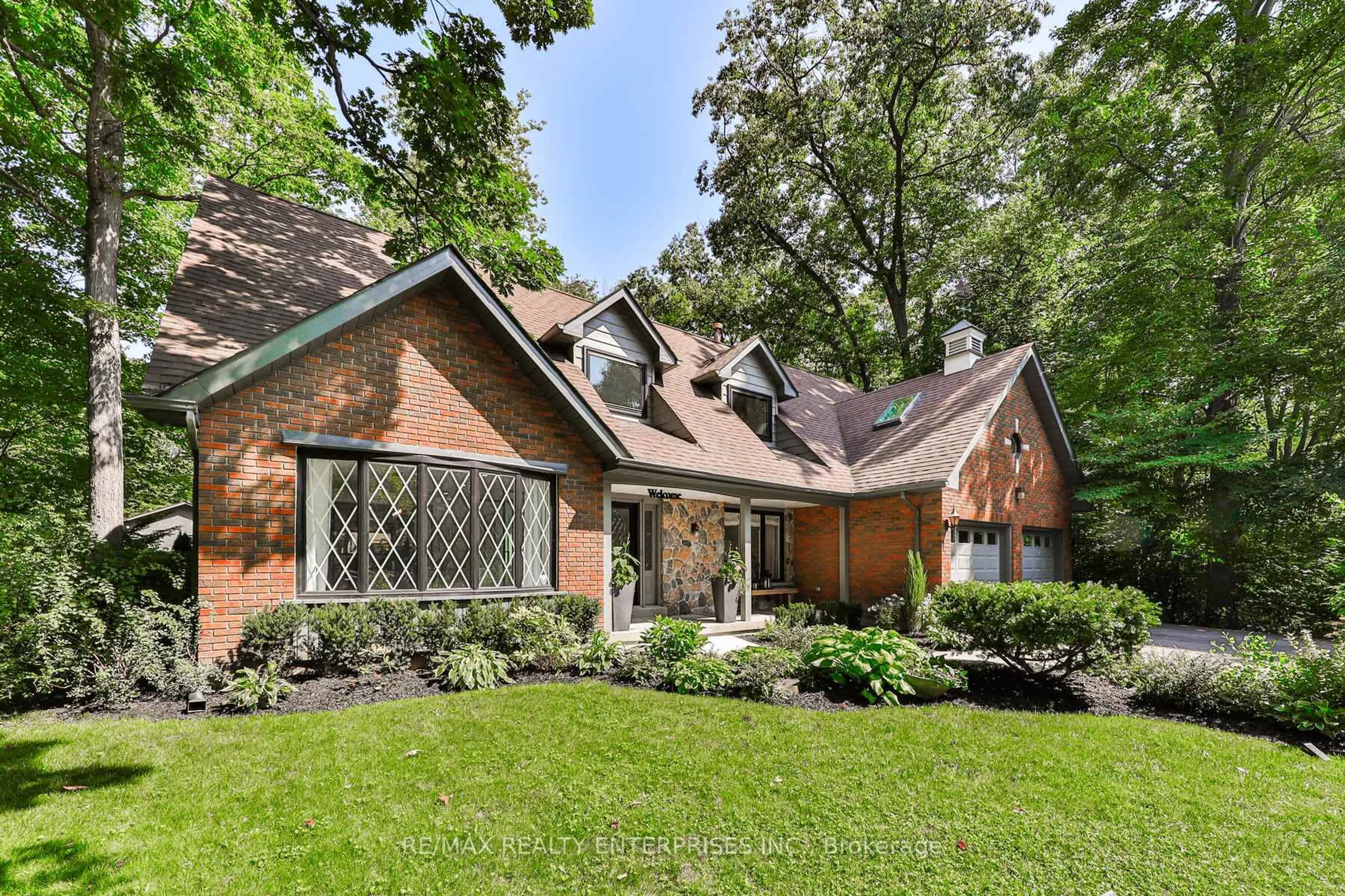 Home with brick exterior material, unknown for 2131 Lynchmere Ave, Mississauga Ontario L5B 1W7