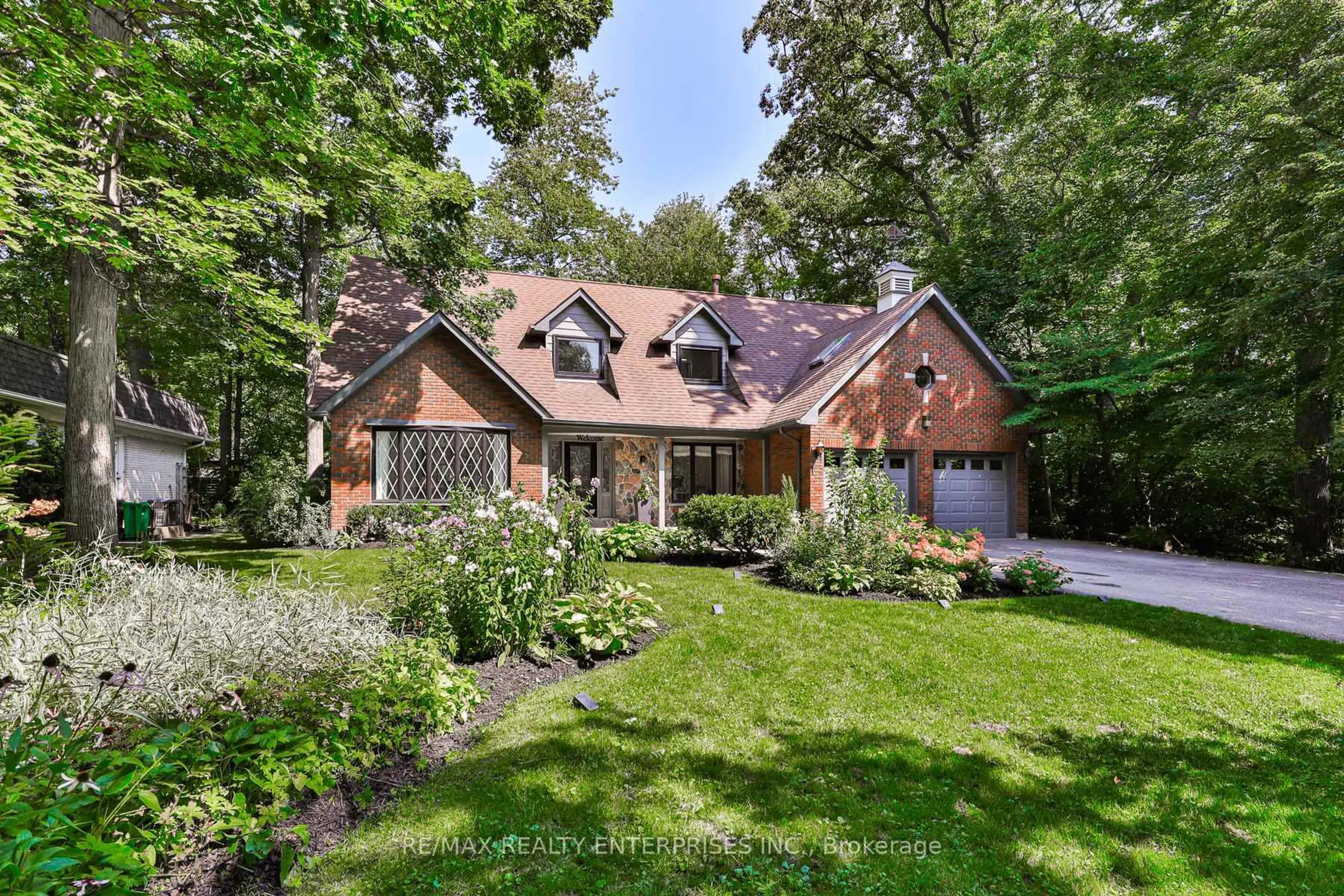 Home with brick exterior material, street for 2131 Lynchmere Ave, Mississauga Ontario L5B 1W7