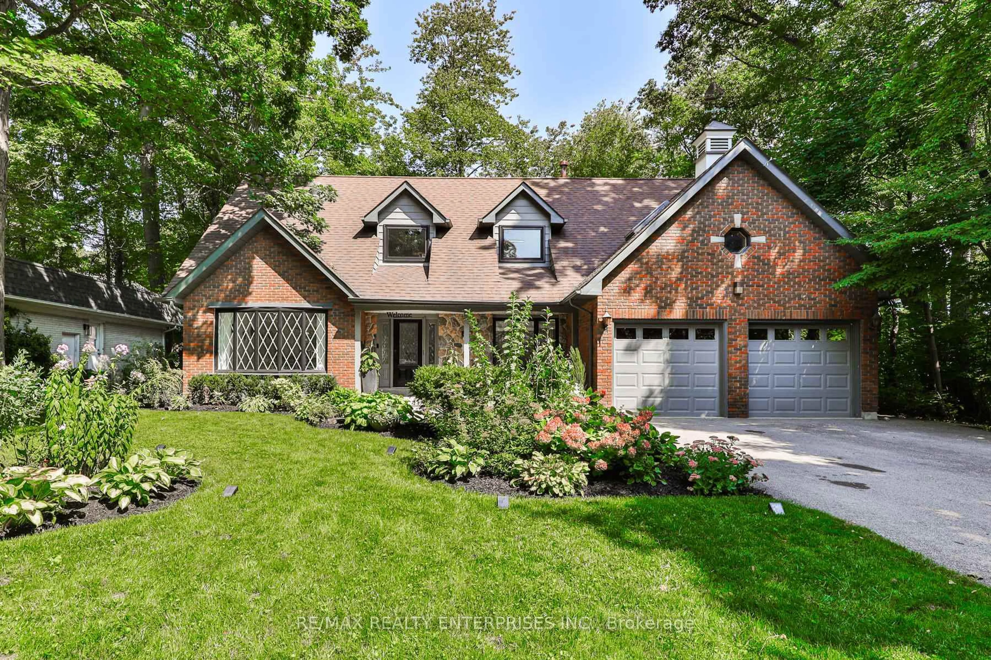 Home with brick exterior material, street for 2131 Lynchmere Ave, Mississauga Ontario L5B 1W7