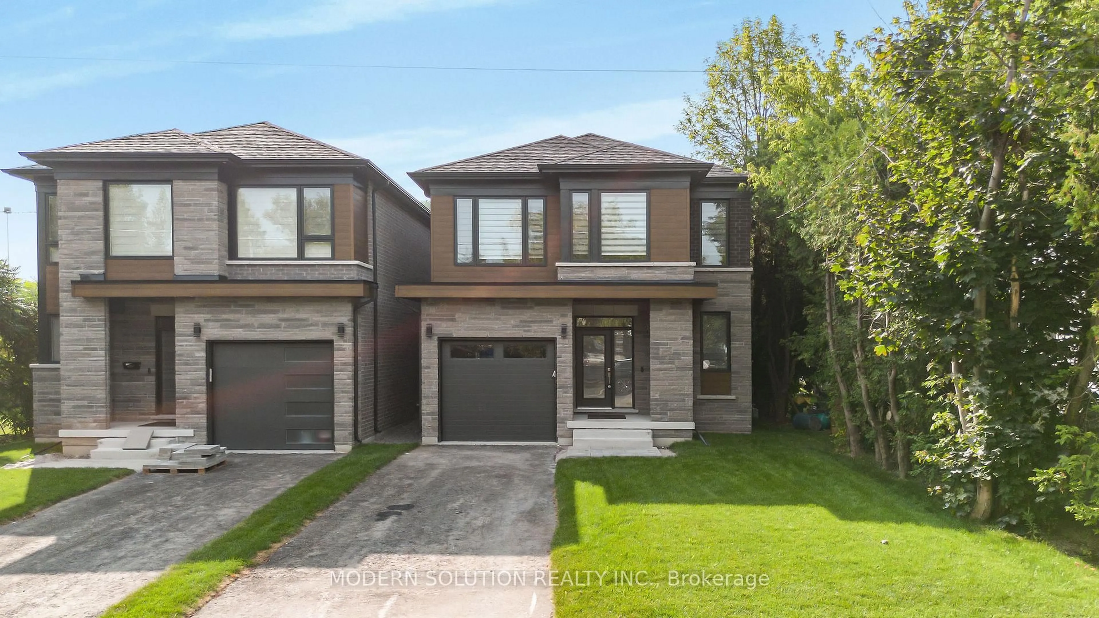 Home with brick exterior material, street for 1088 Casson Ave, Mississauga Ontario L5E 1H6