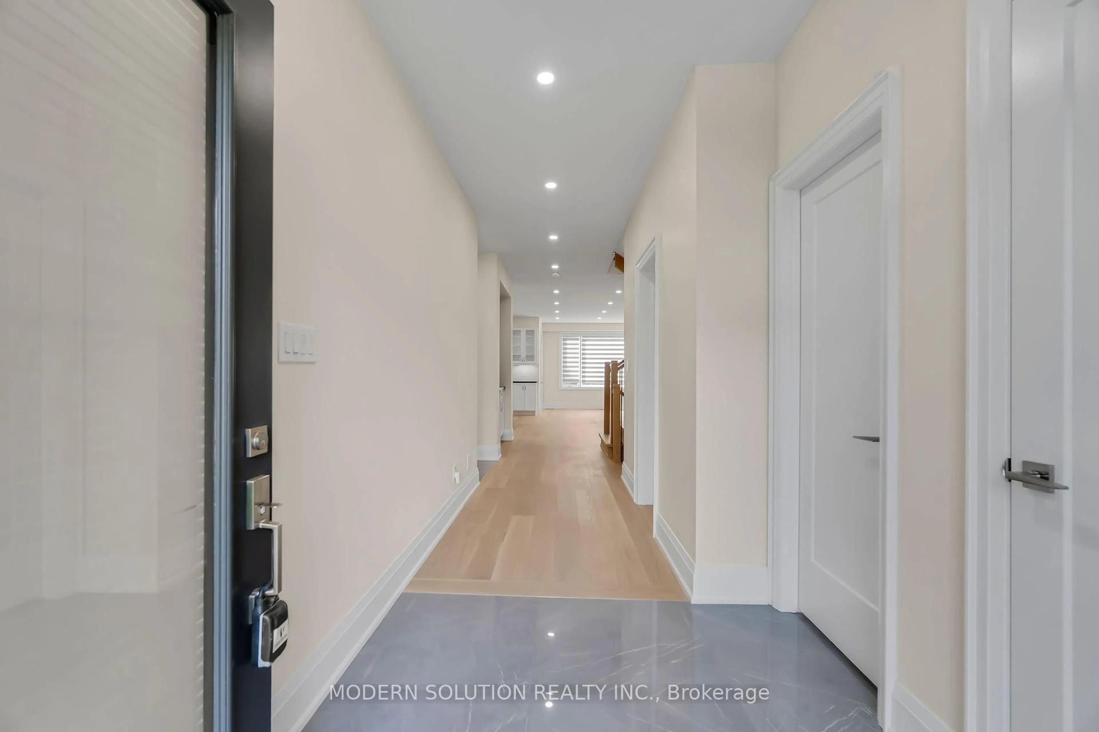 Indoor foyer for 1088 Casson Ave, Mississauga Ontario L5E 1H6