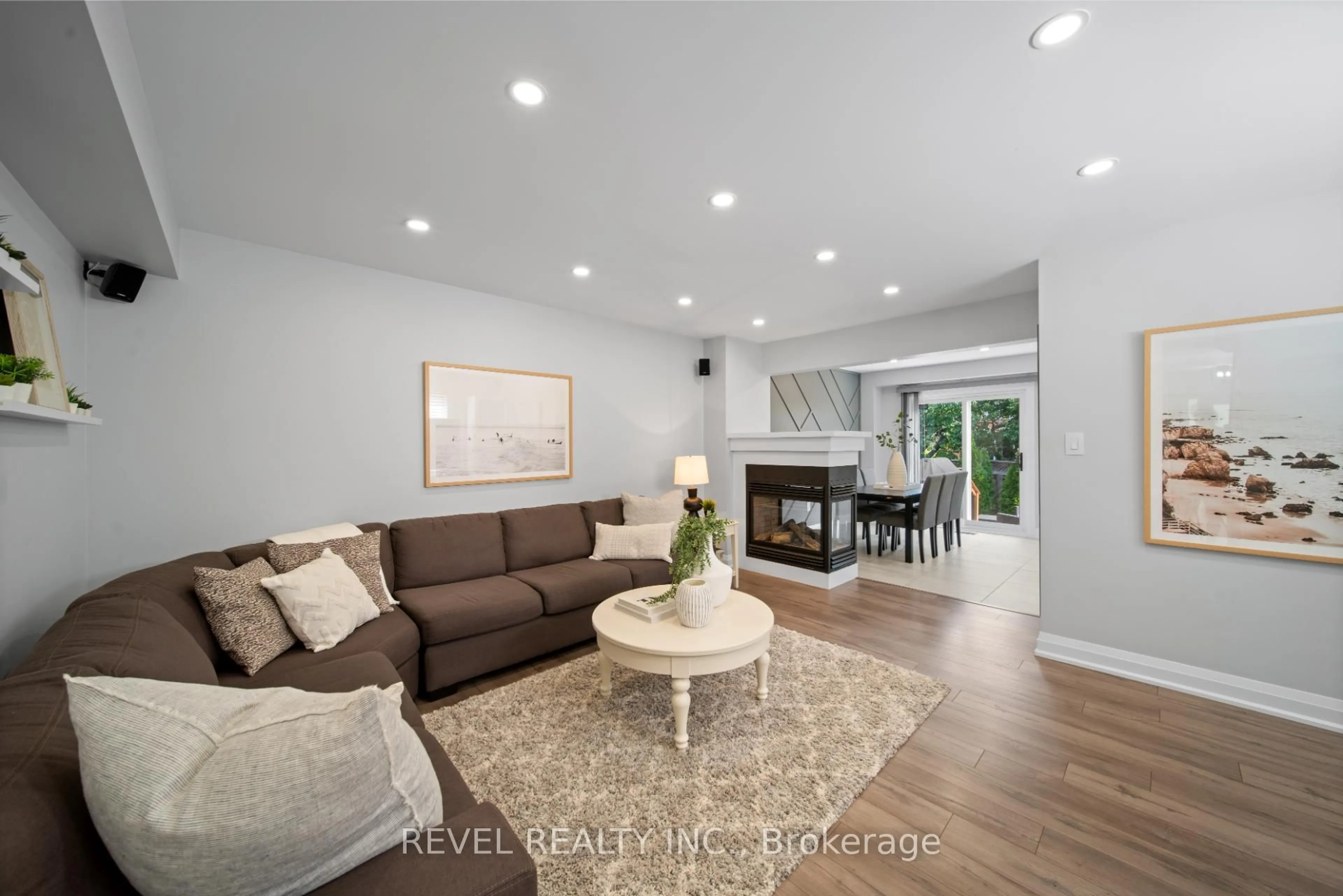 Living room with furniture, unknown for 1777 Alessia Ave, Burlington Ontario L7L 7L5