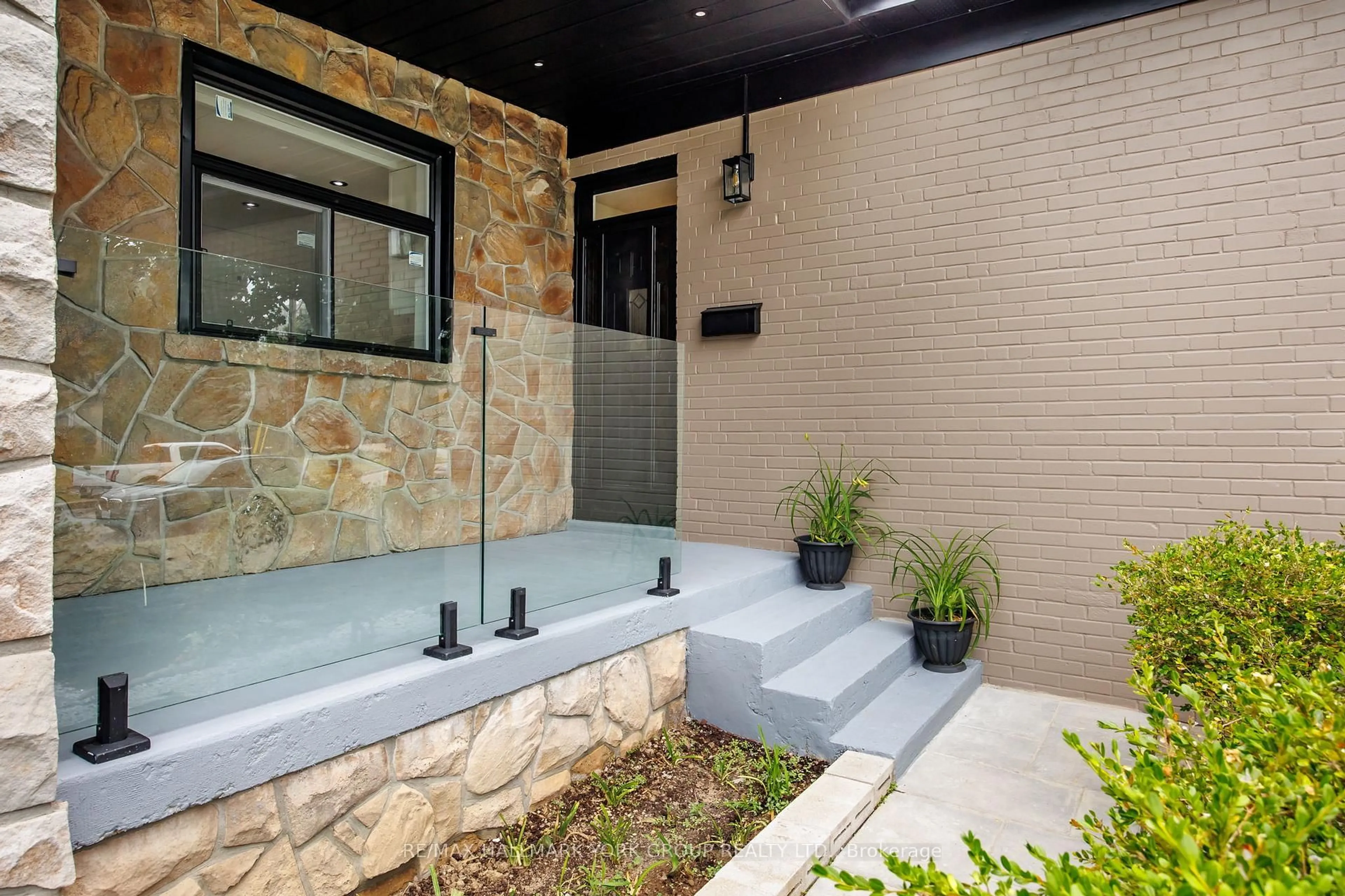Patio, street for 16 Florida Cres, Toronto Ontario M9M 1P5