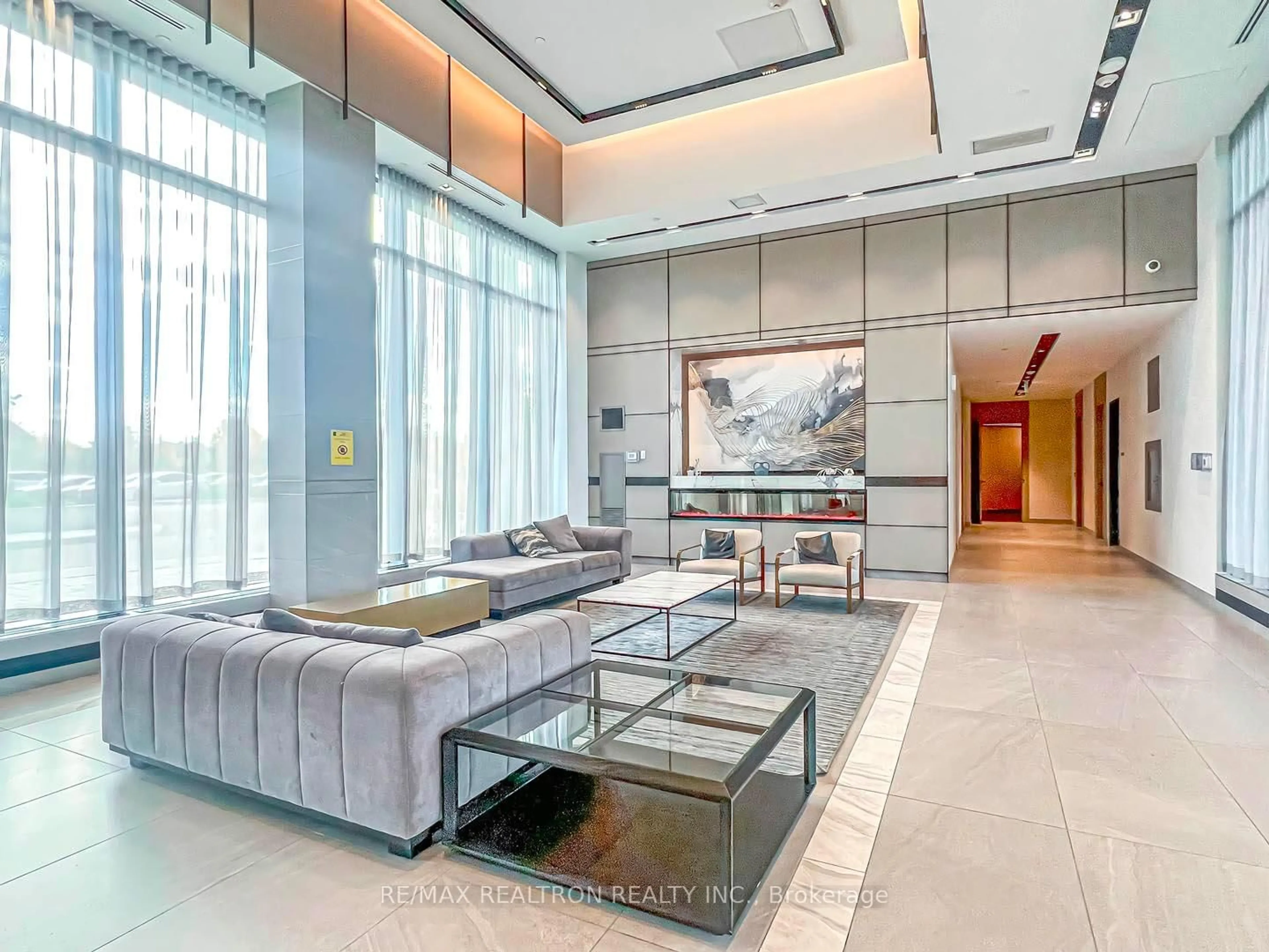 Indoor foyer for 4675 Metcalfe Ave #2003, Mississauga Ontario L5M 0Z8