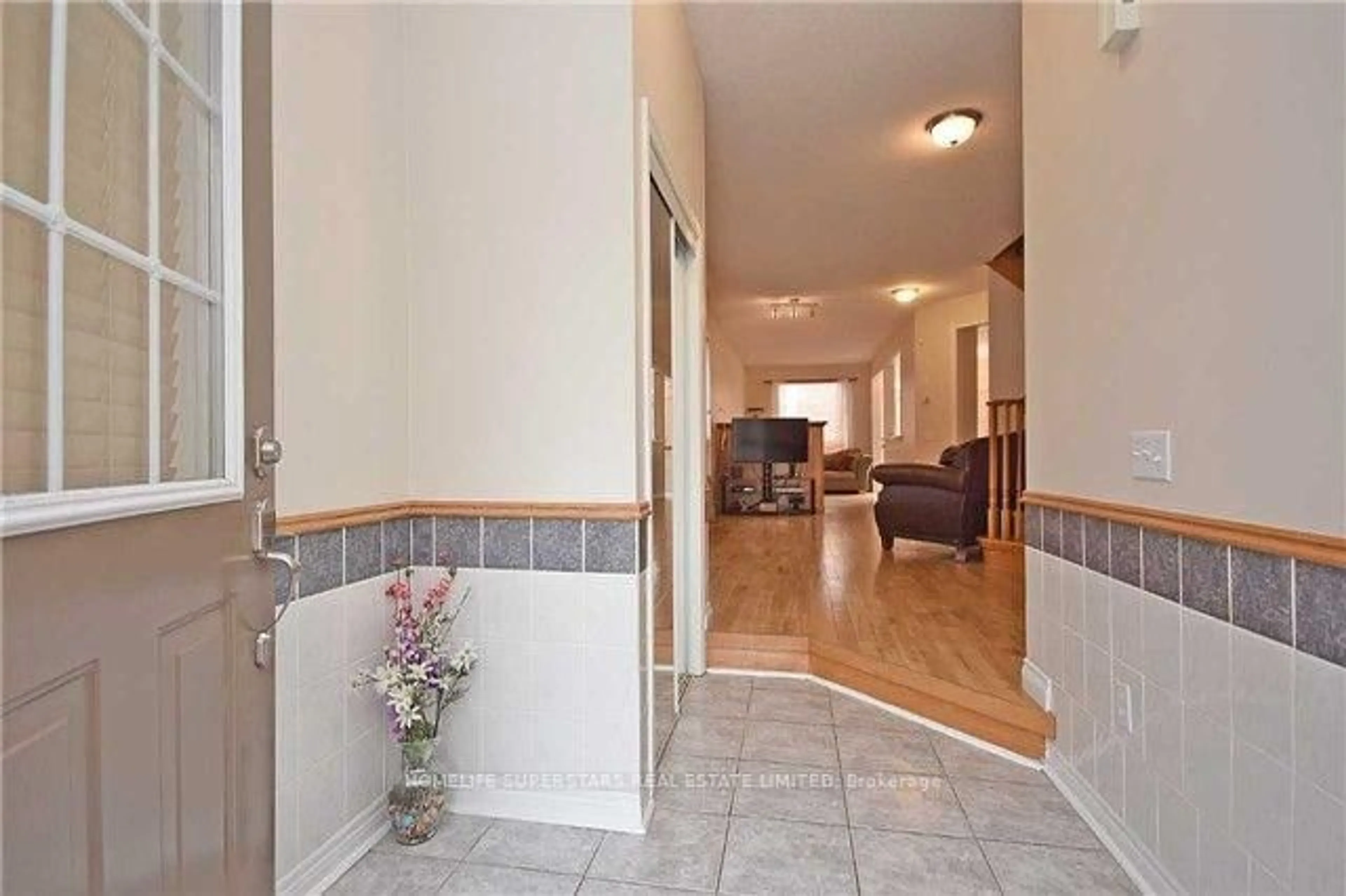 Indoor foyer for 967 Ledbury Cres, Mississauga Ontario L5V 2R3