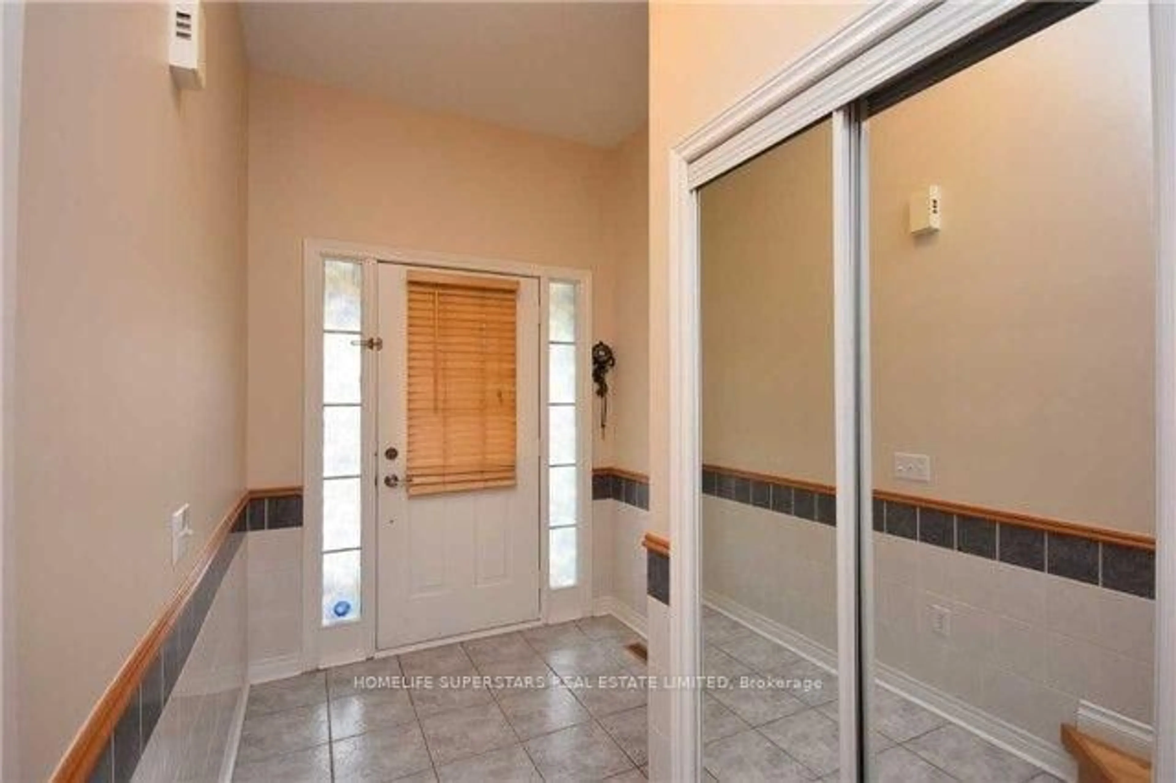 Indoor entryway for 967 Ledbury Cres, Mississauga Ontario L5V 2R3