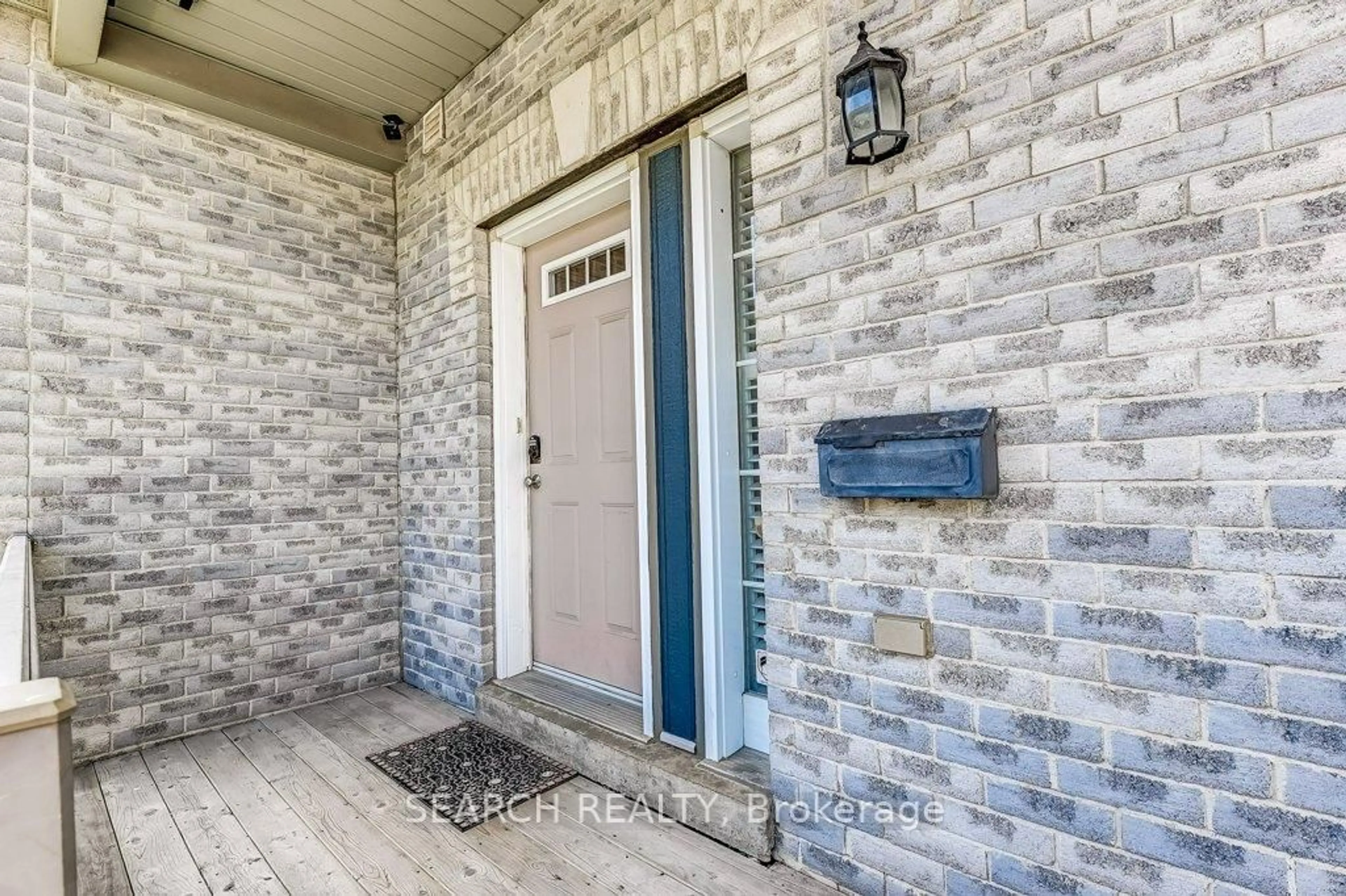 Indoor entryway for 5535 Glen Erin Dr #77, Mississauga Ontario L5M 6H1