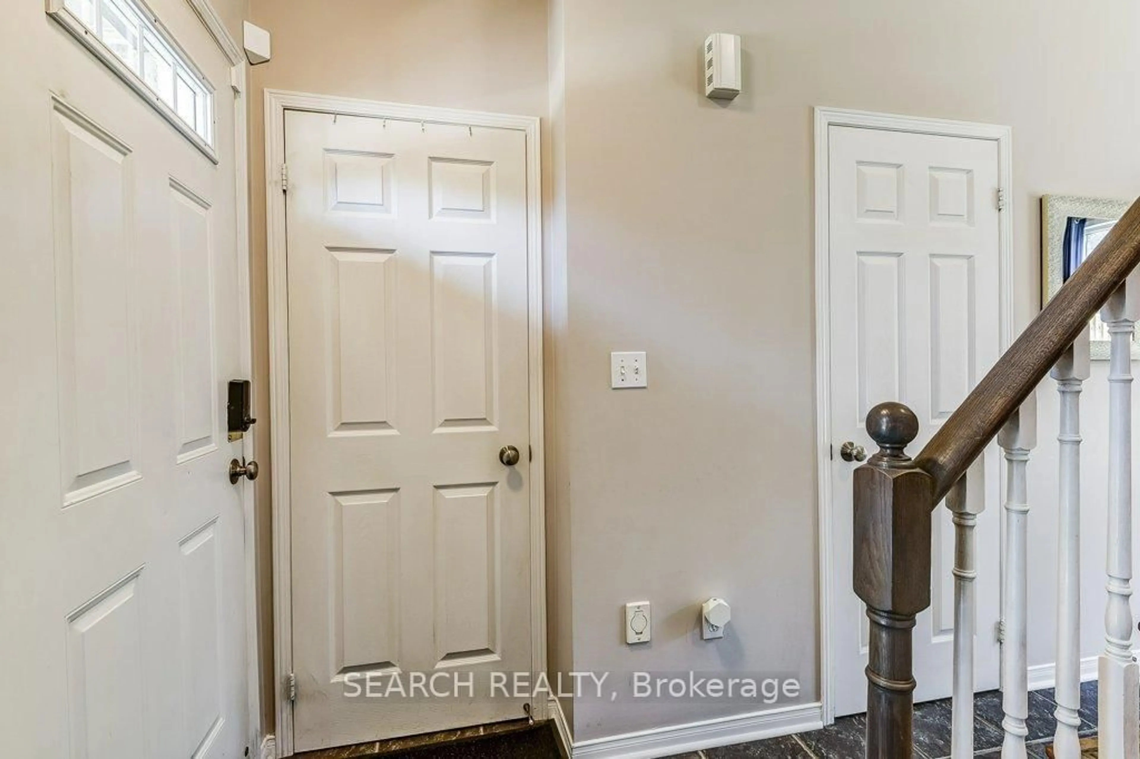 Indoor entryway for 5535 Glen Erin Dr #77, Mississauga Ontario L5M 6H1