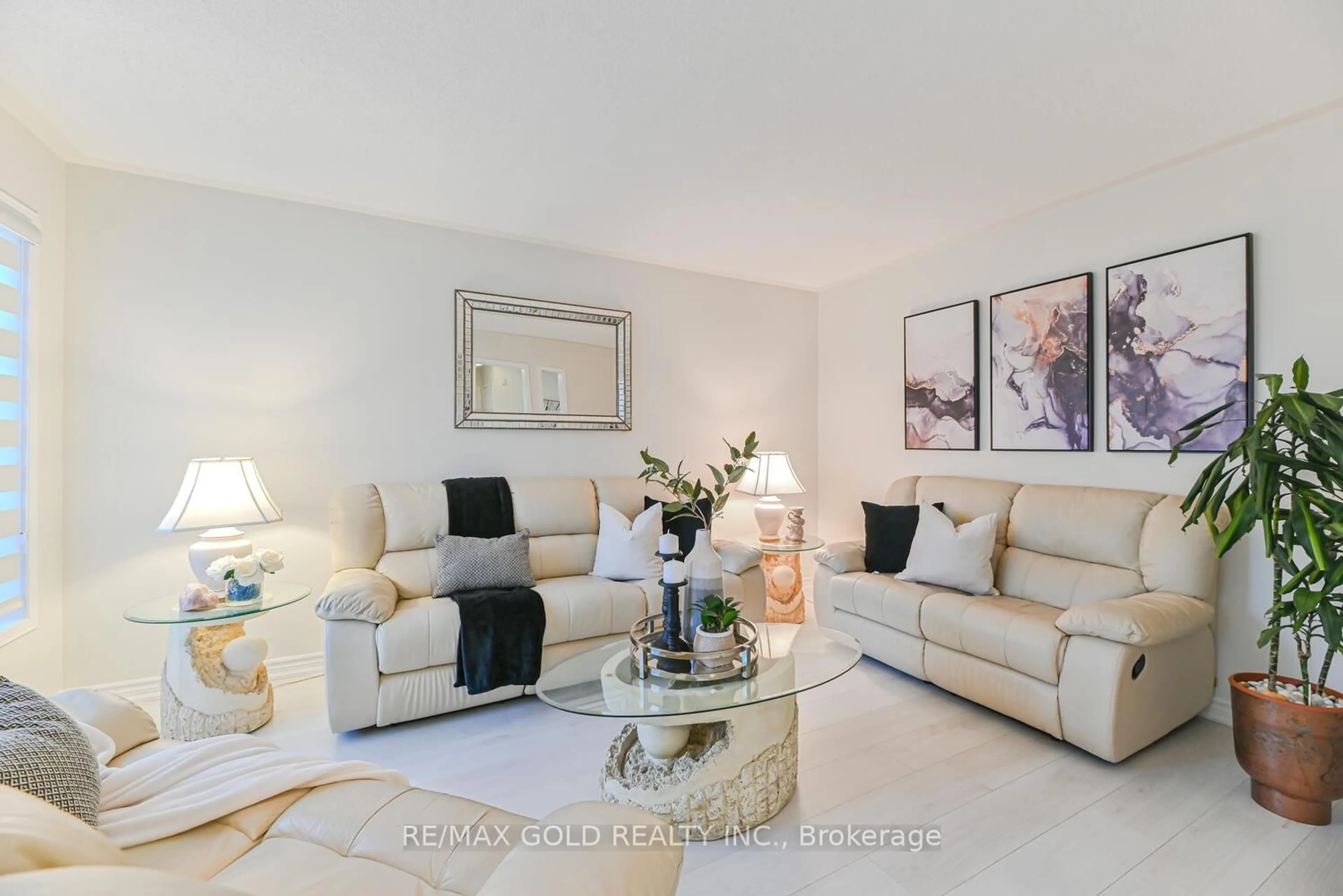 Living room with furniture, unknown for 102 Sunny Meadow Blvd, Brampton Ontario L6R 1X5