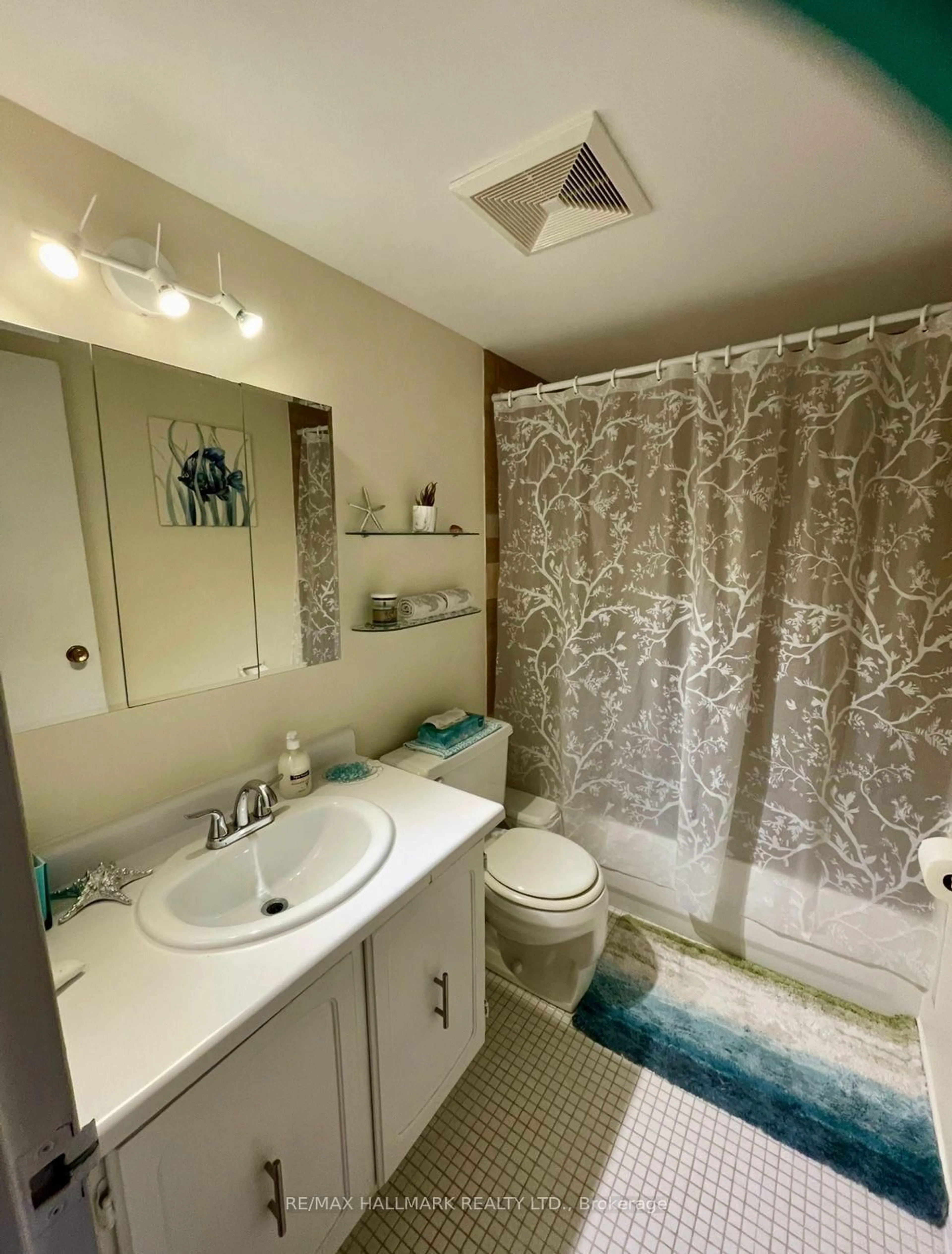 Standard bathroom, unknown for 2542 Argyle Rd #801, Mississauga Ontario L5B 2H5