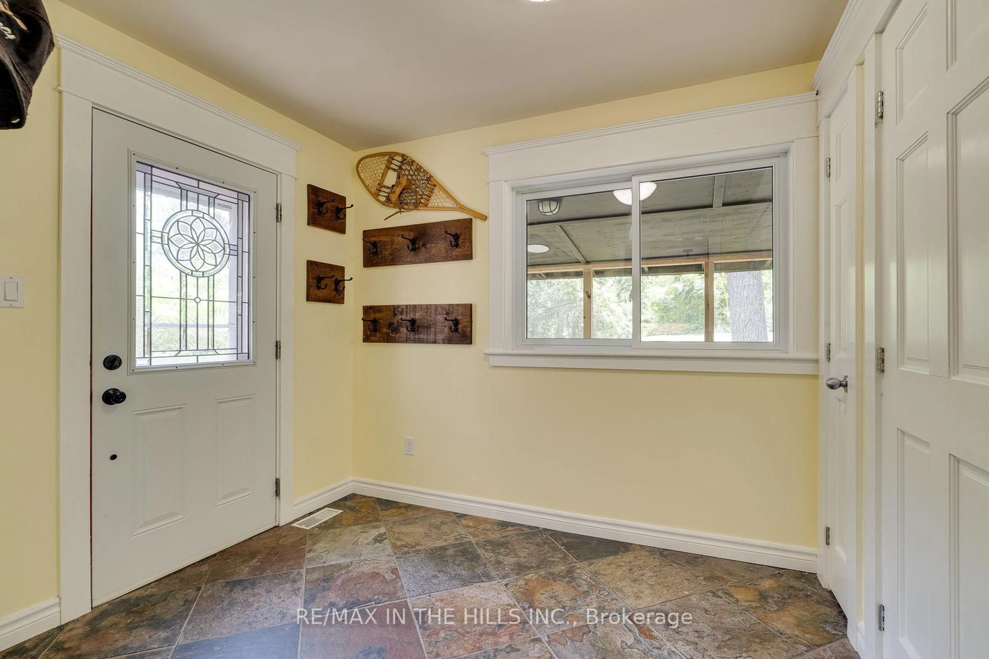 Indoor entryway for 2651 Forks Of The Credit Rd, Caledon Ontario L7K 2J8