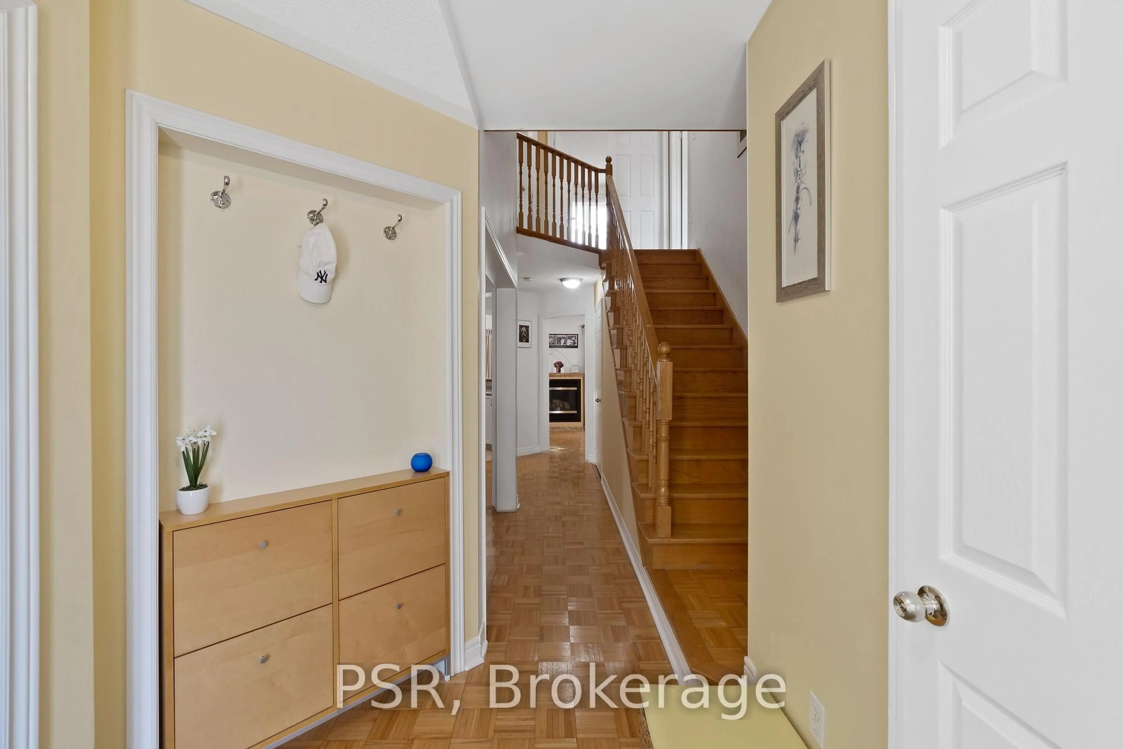 Indoor entryway for 960 Fielder Dr, Mississauga Ontario L5V 2S2