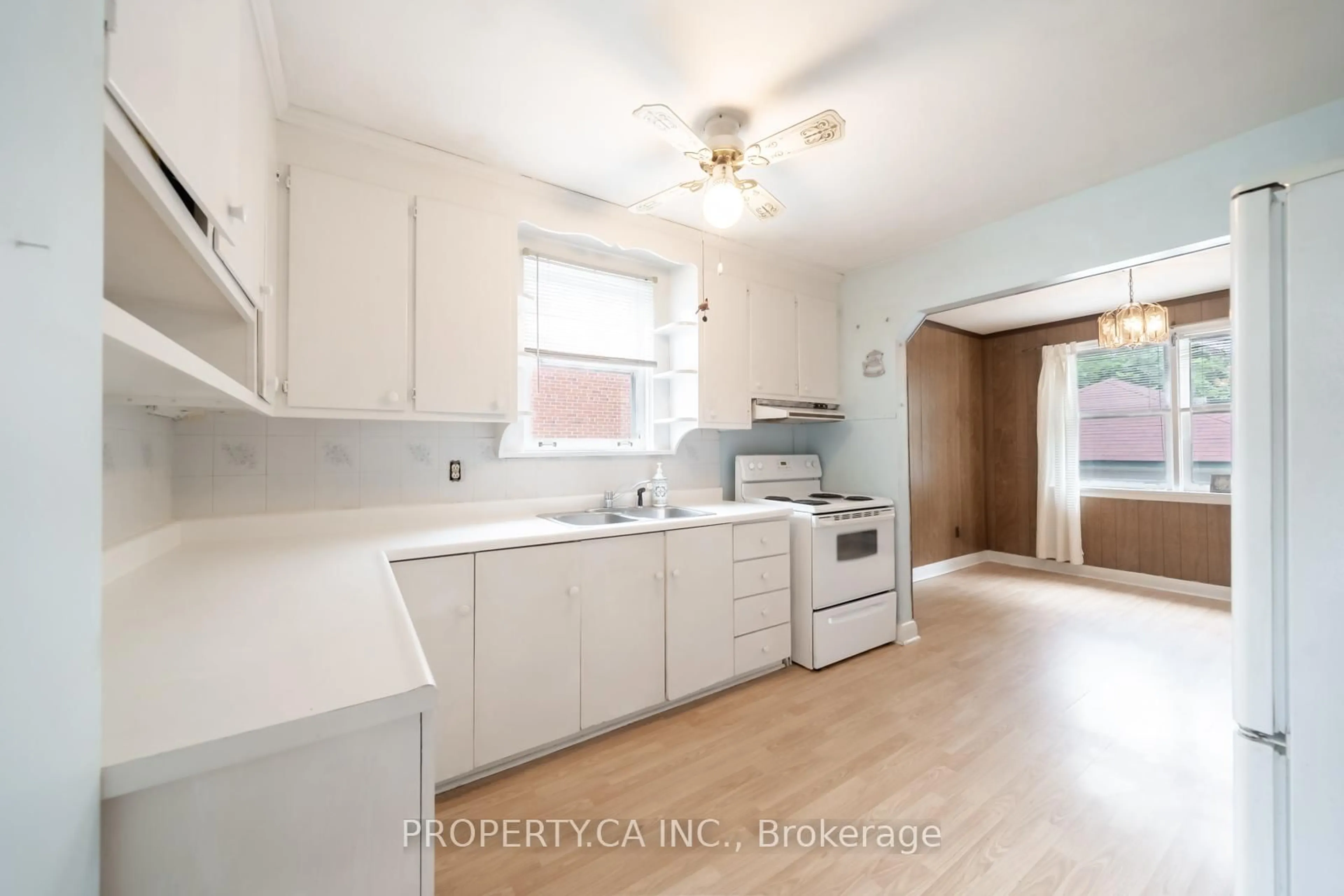 Standard kitchen, unknown for 1622 Alexandra Blvd, Mississauga Ontario L5E 2B7