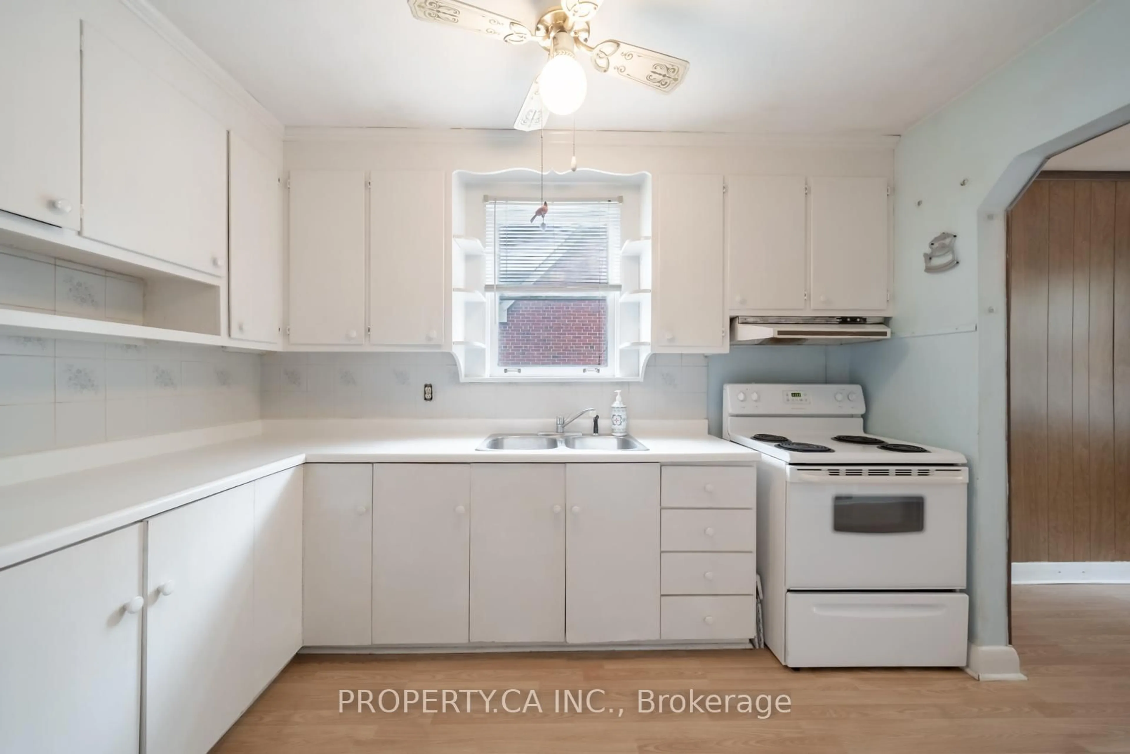 Standard kitchen, unknown for 1622 Alexandra Blvd, Mississauga Ontario L5E 2B7