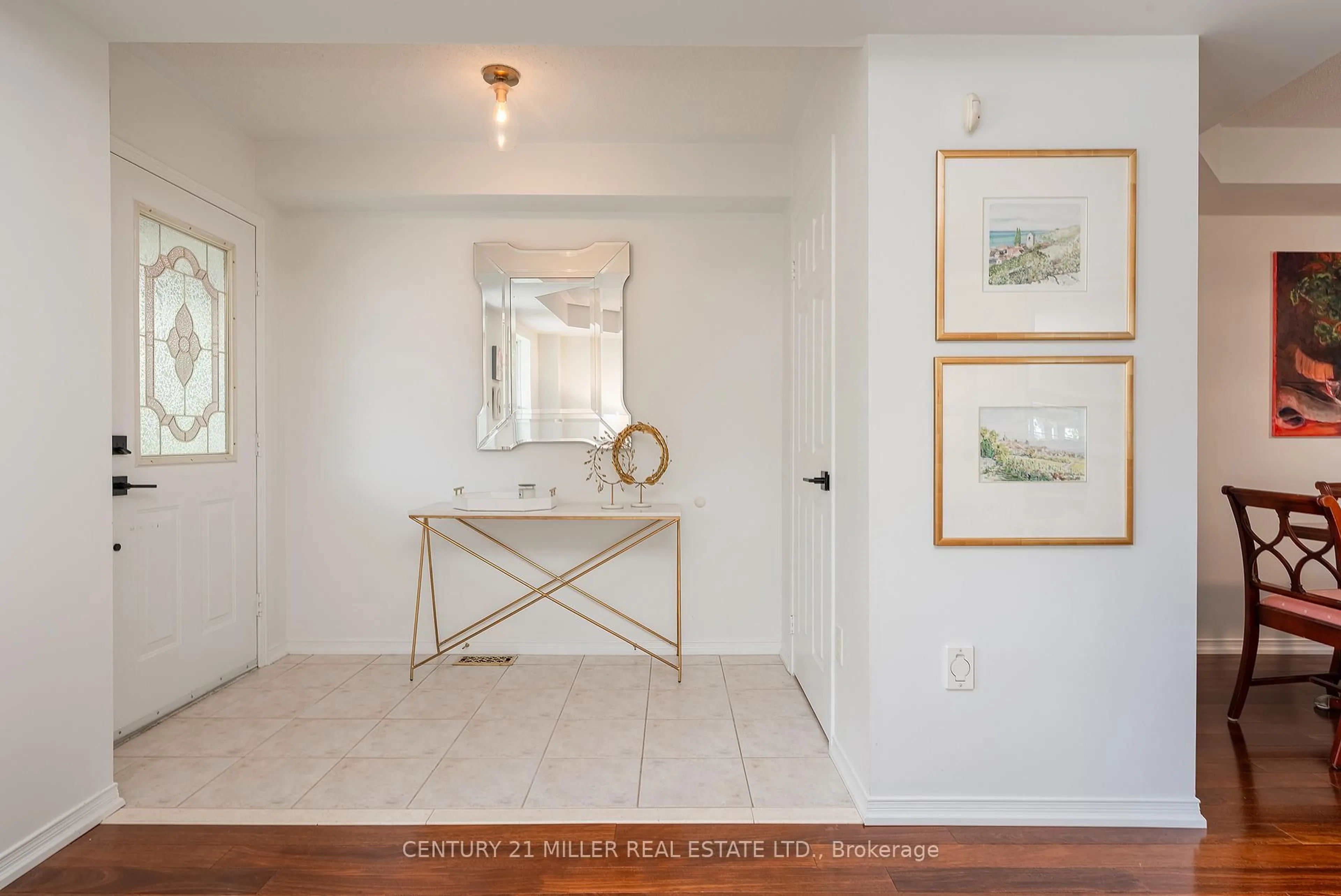 Indoor entryway for 203 Gatwick Dr, Oakville Ontario L6H 6T6