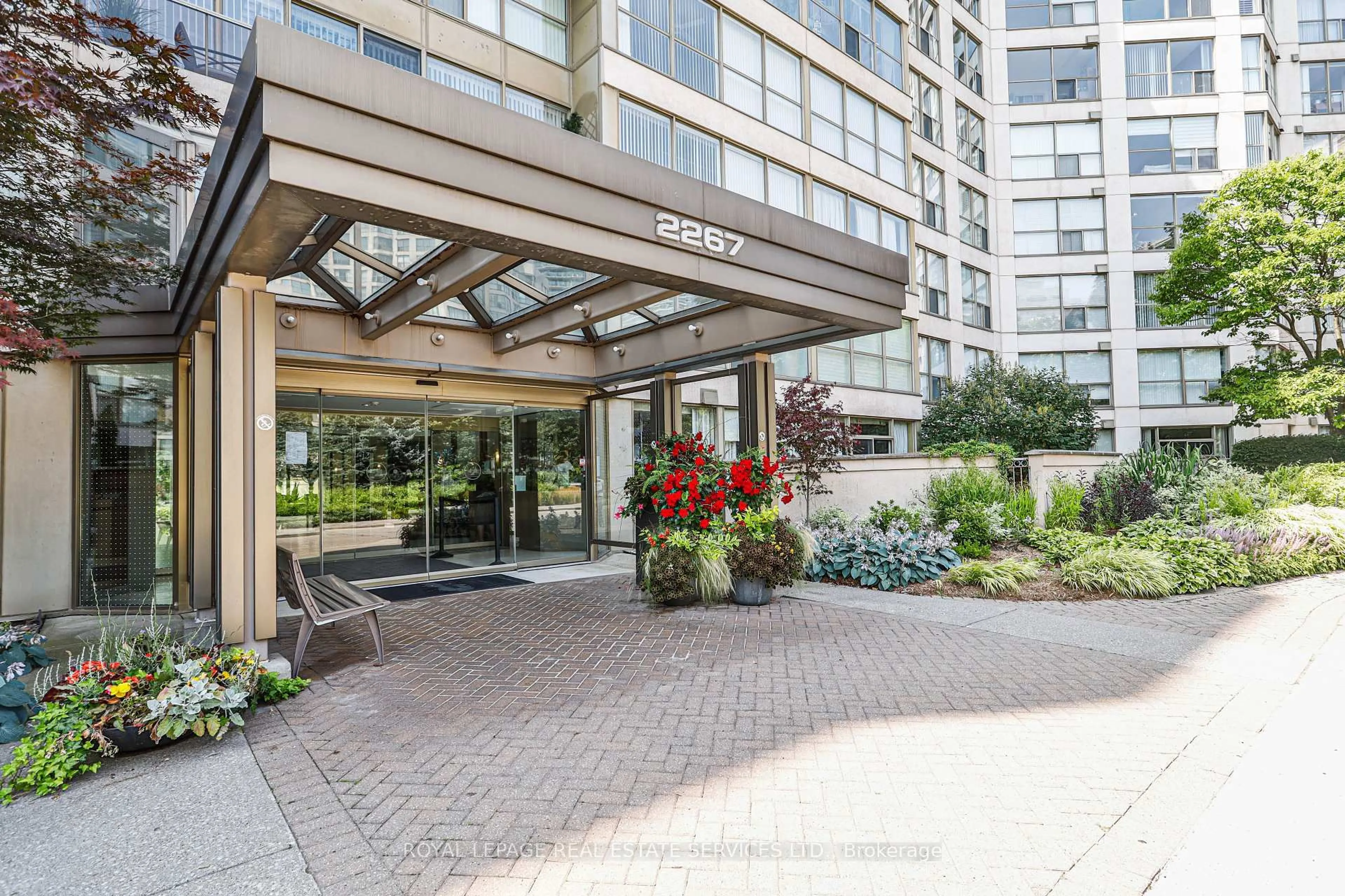 Indoor foyer for 2267 Lakeshore Blvd #216, Toronto Ontario M8V 3X2