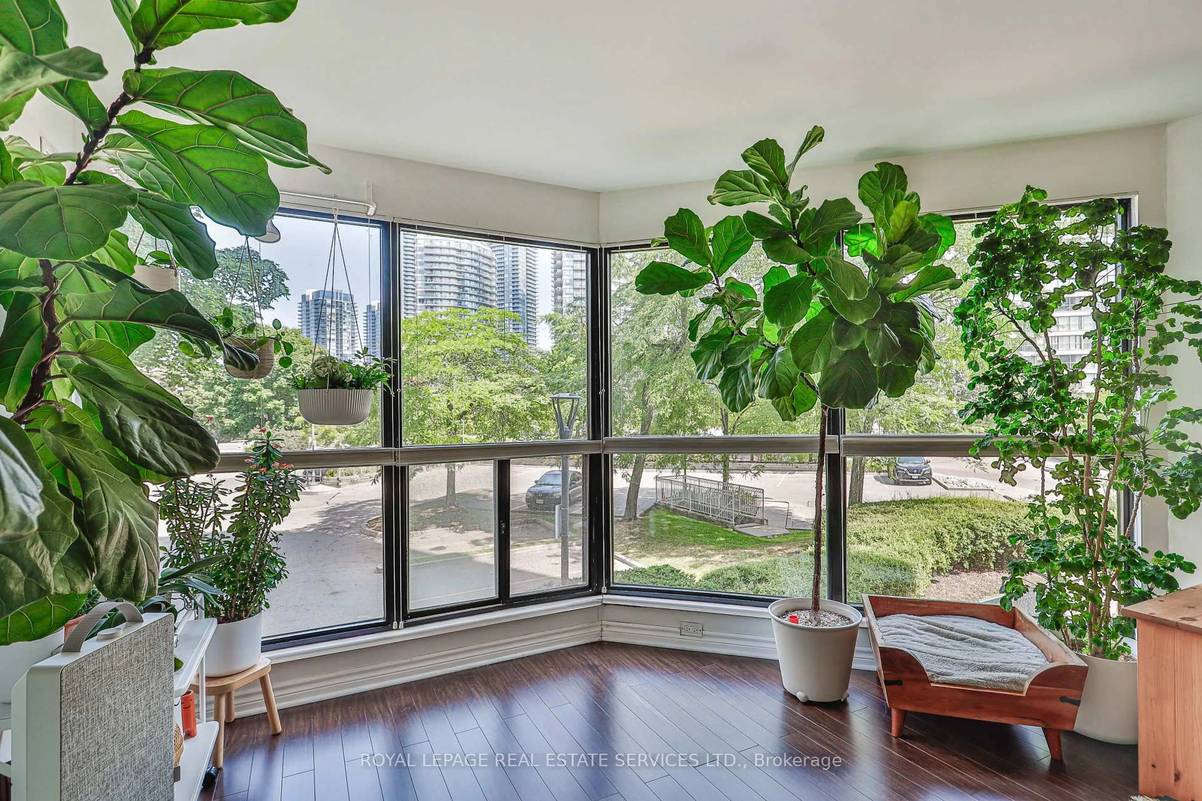 Indoor foyer for 2267 Lakeshore Blvd #216, Toronto Ontario M8V 3X2