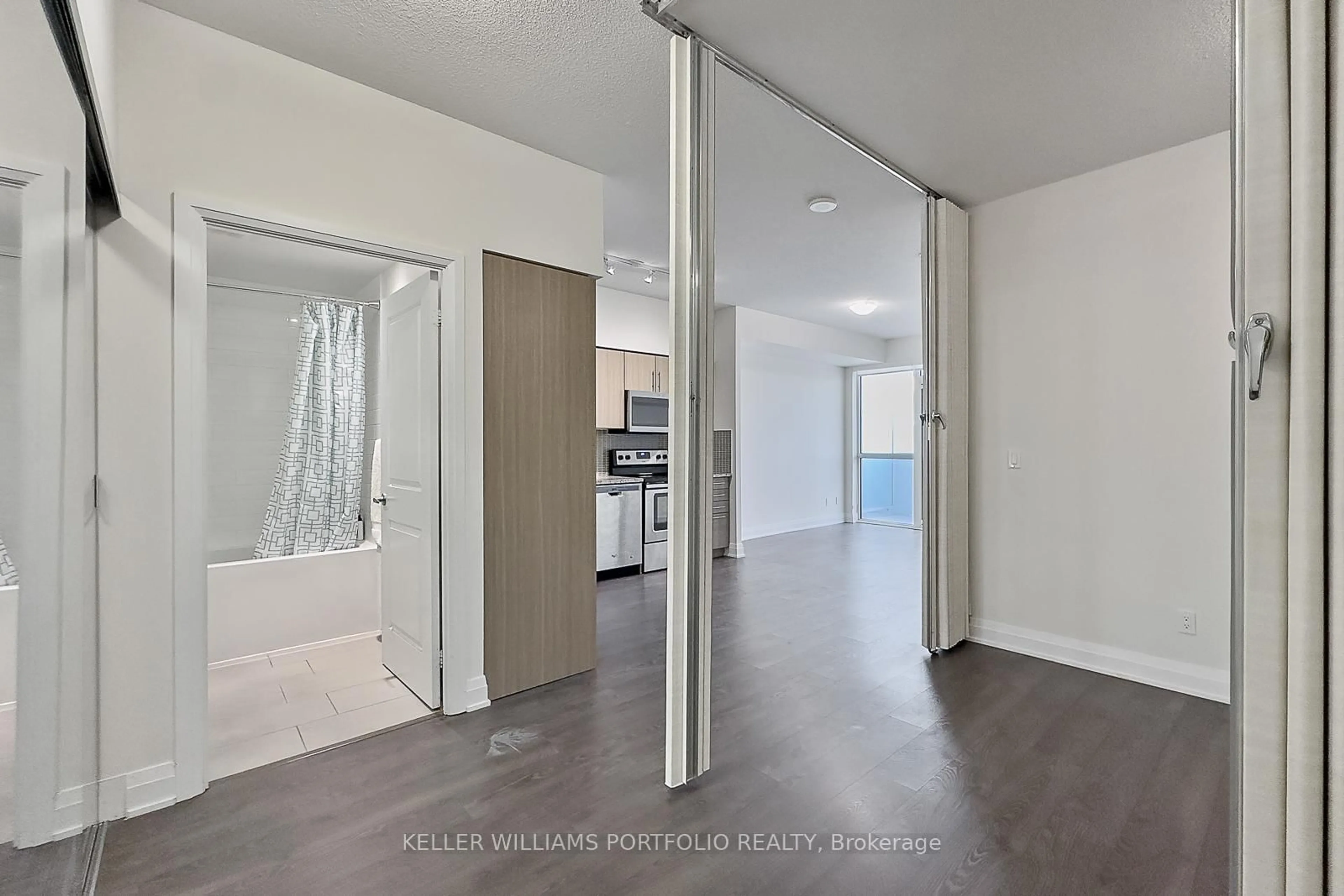 Unknown for 55 Speers Rd #1201, Oakville Ontario L6K 0H9