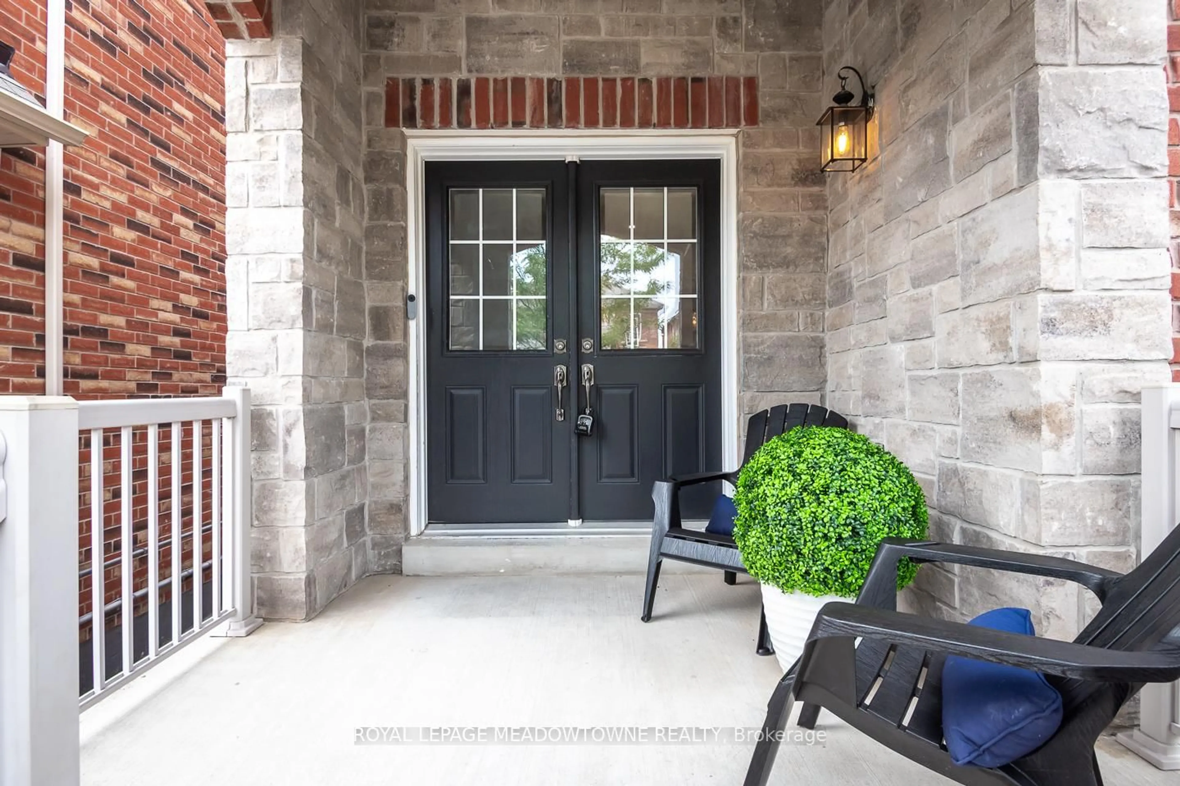 Indoor entryway for 315 Bessborough Dr, Milton Ontario L9T 8P5