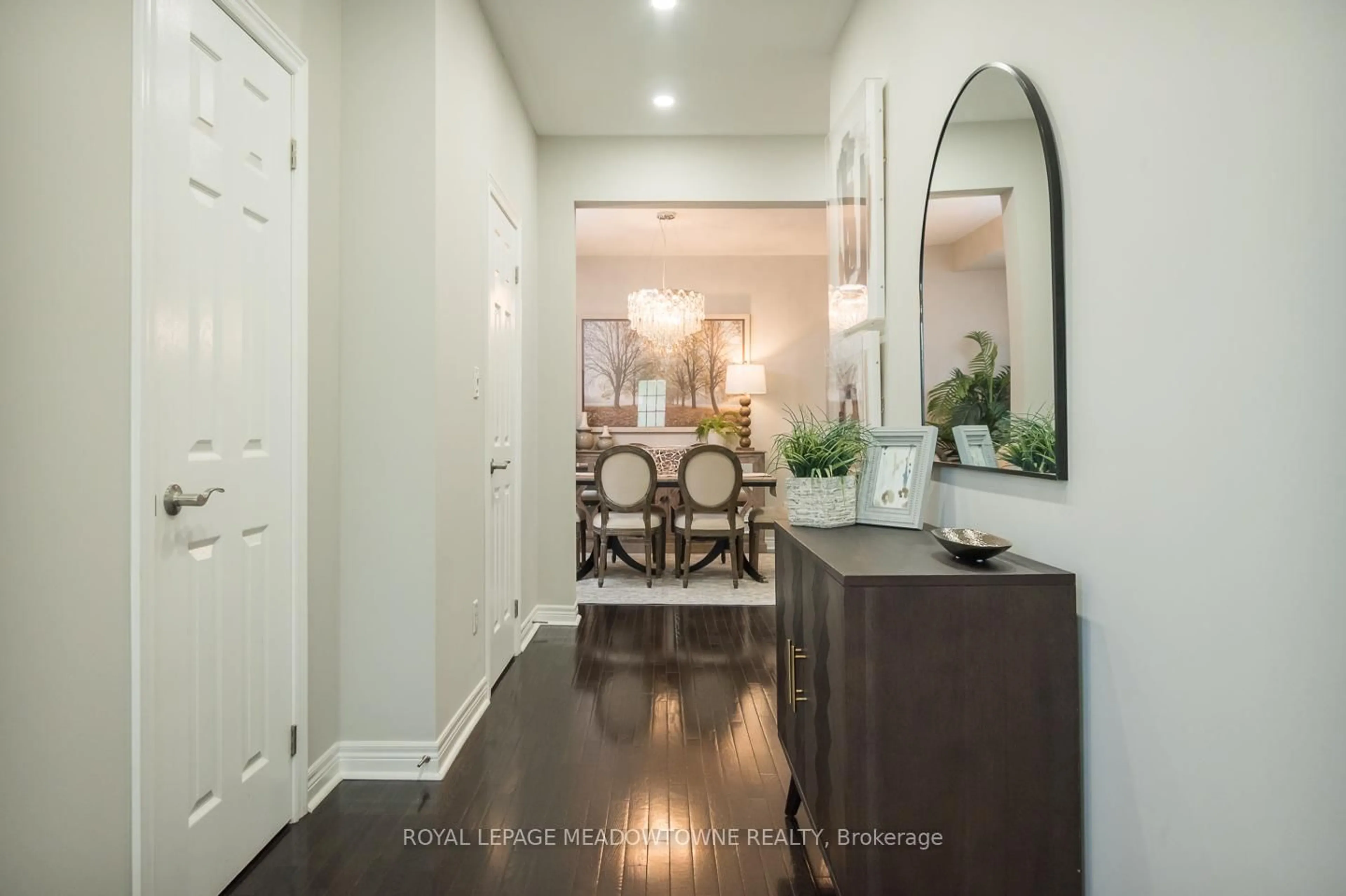 Indoor entryway for 315 Bessborough Dr, Milton Ontario L9T 8P5