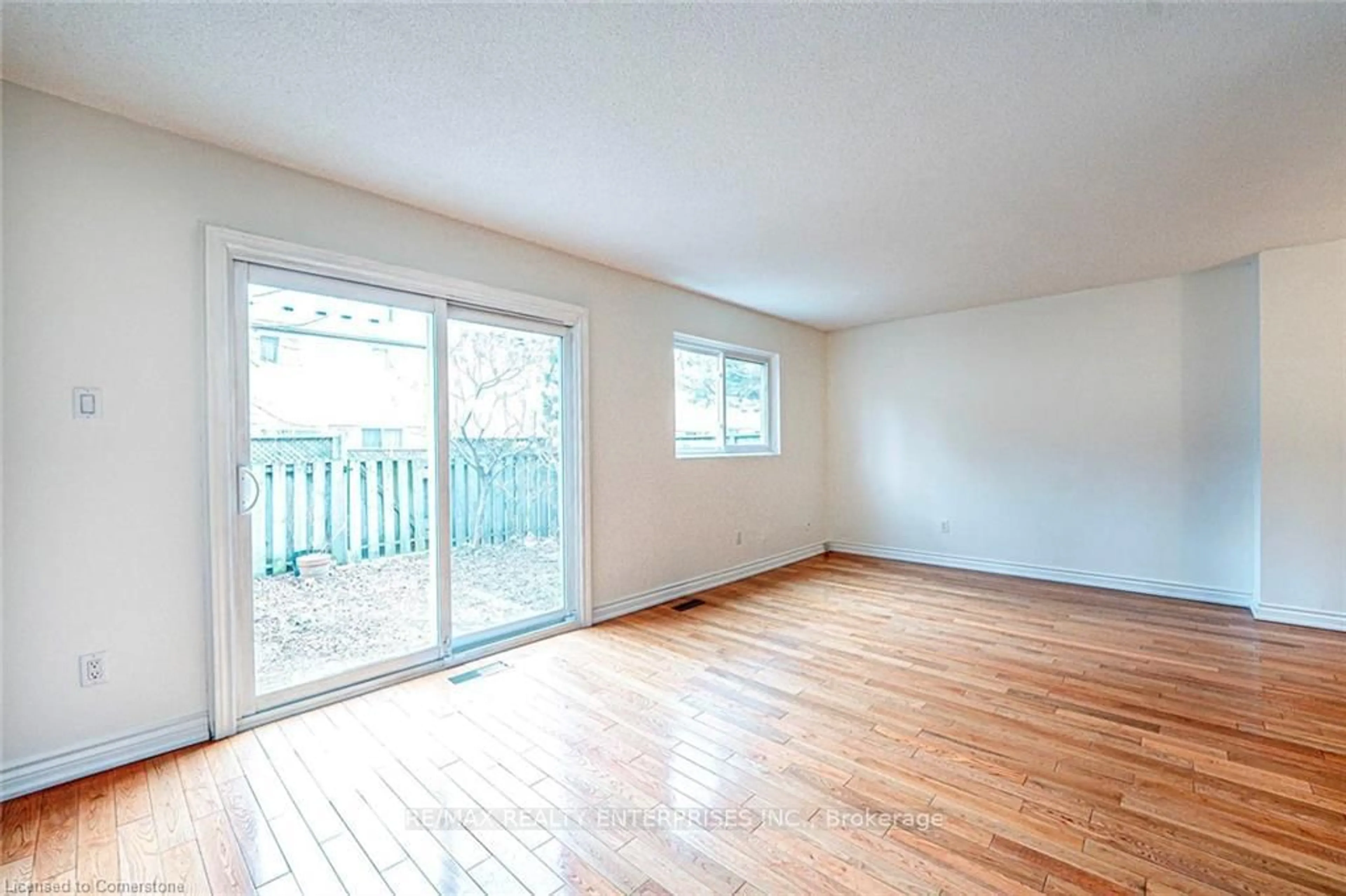A pic of a room for 1050 Shawnmarr Rd #111, Mississauga Ontario L5H 3V1