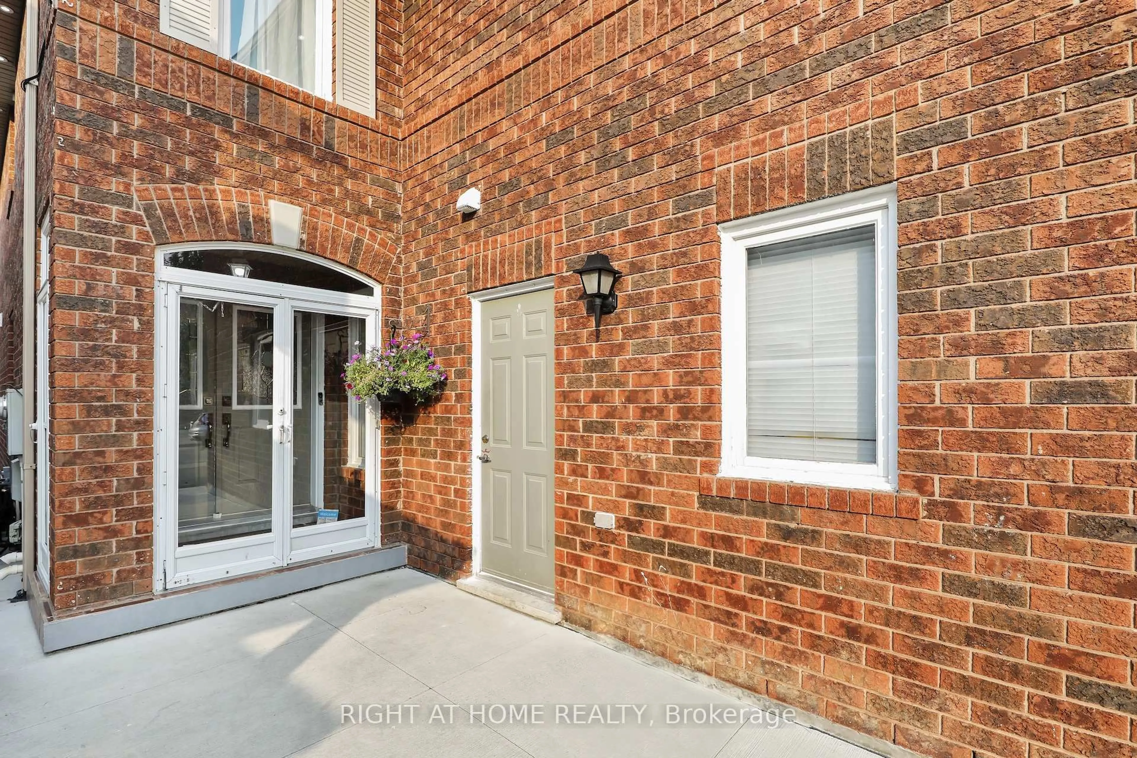 Indoor entryway for 17 Dusty Star Rd, Brampton Ontario L6R 1Y5