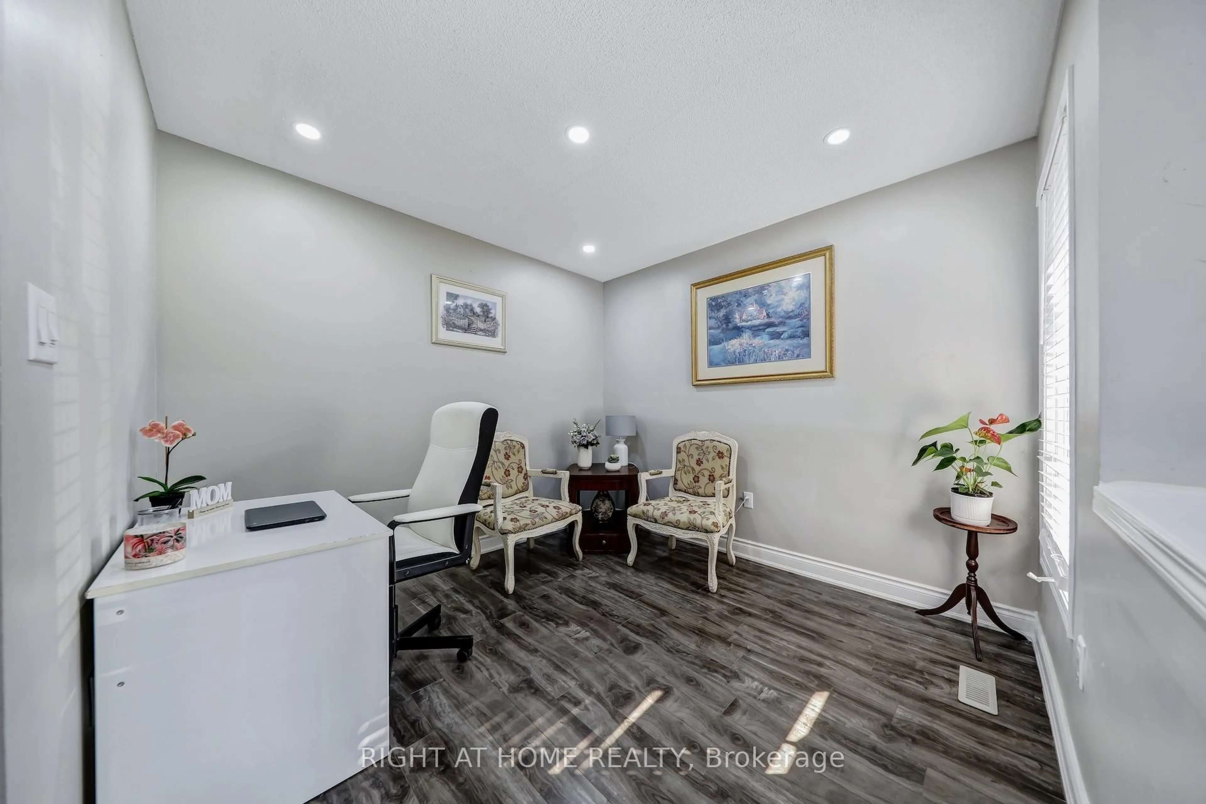 A pic of a room for 17 Dusty Star Rd, Brampton Ontario L6R 1Y5