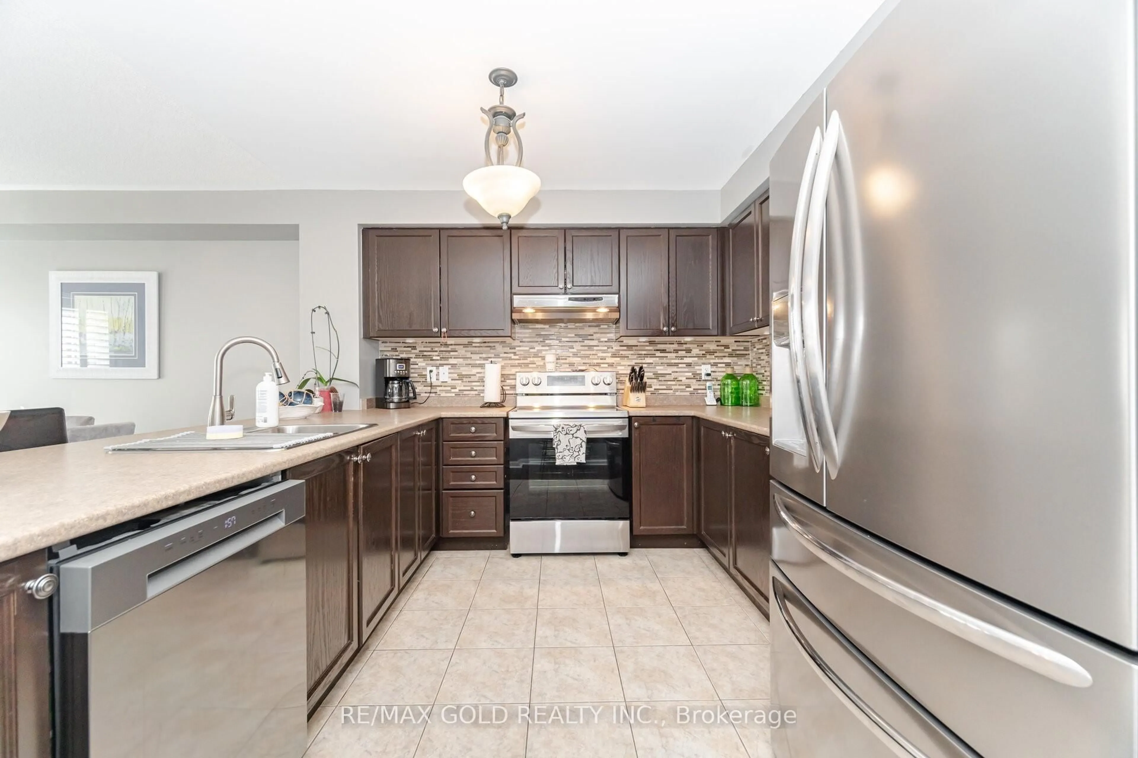 Open concept kitchen, ceramic/tile floor for 6 Rouge St, Brampton Ontario L6P 3H8
