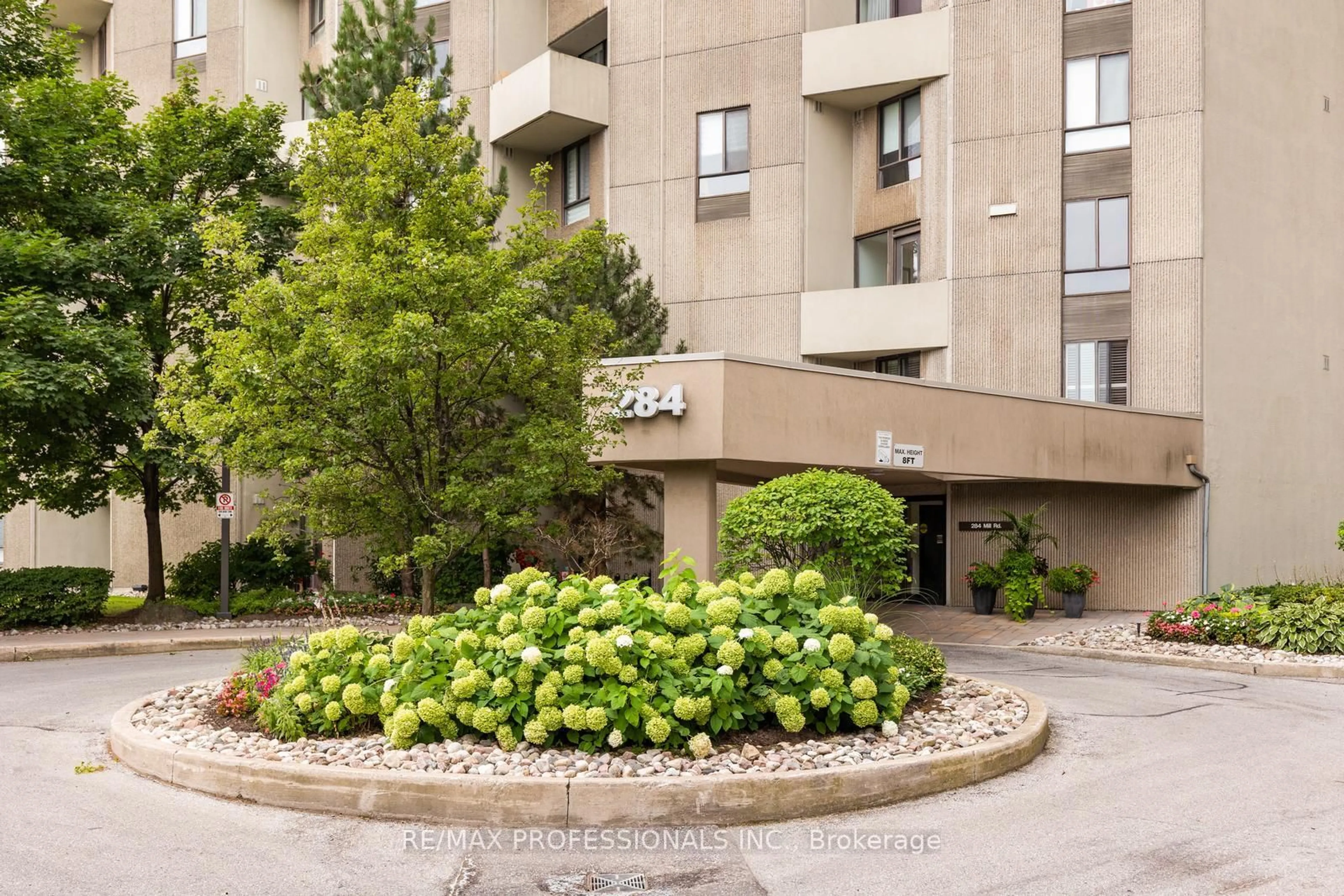 Patio, street for 284 Mill Rd #A1, Toronto Ontario M9C 4X8