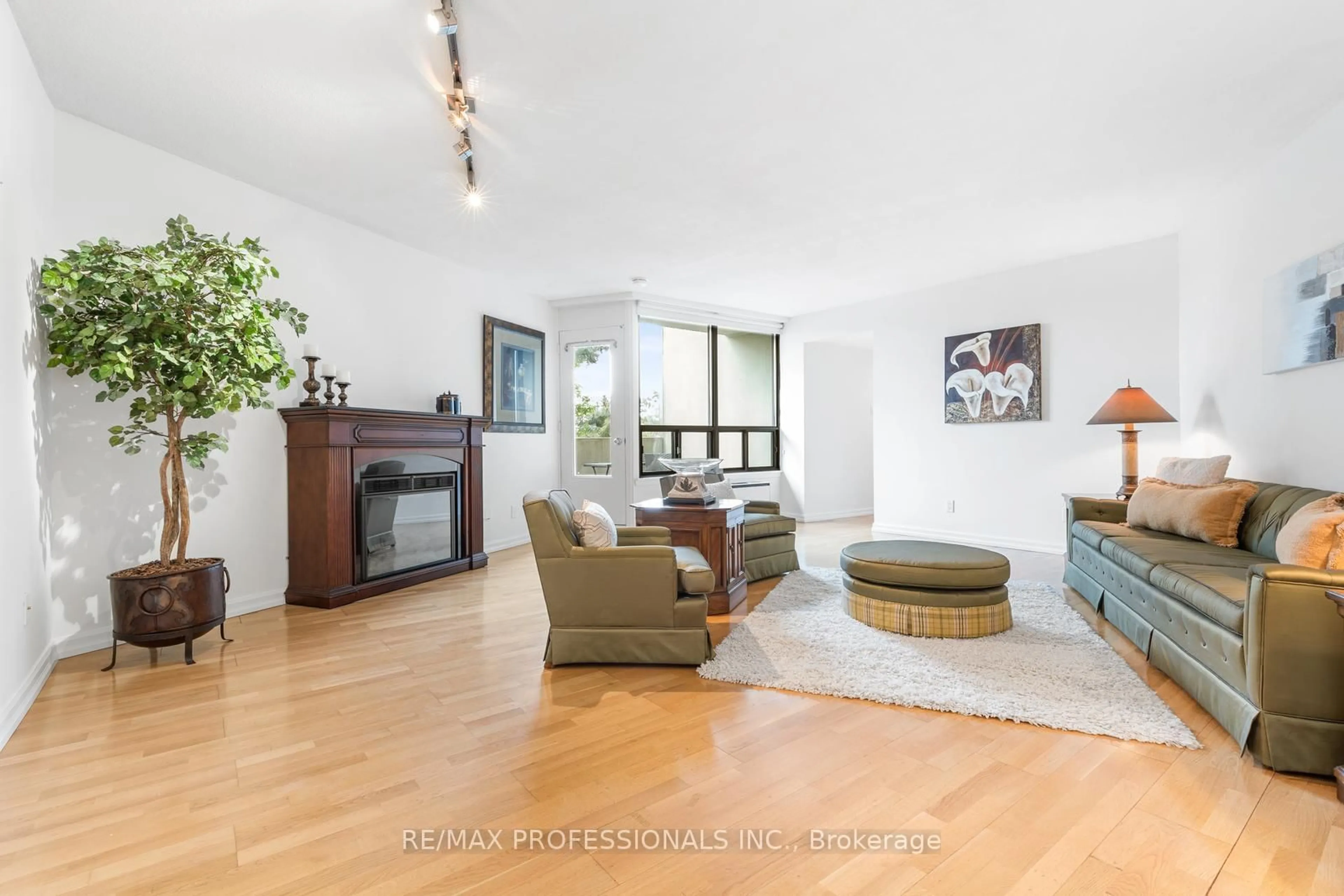 Living room with furniture, unknown for 284 Mill Rd #A1, Toronto Ontario M9C 4X8