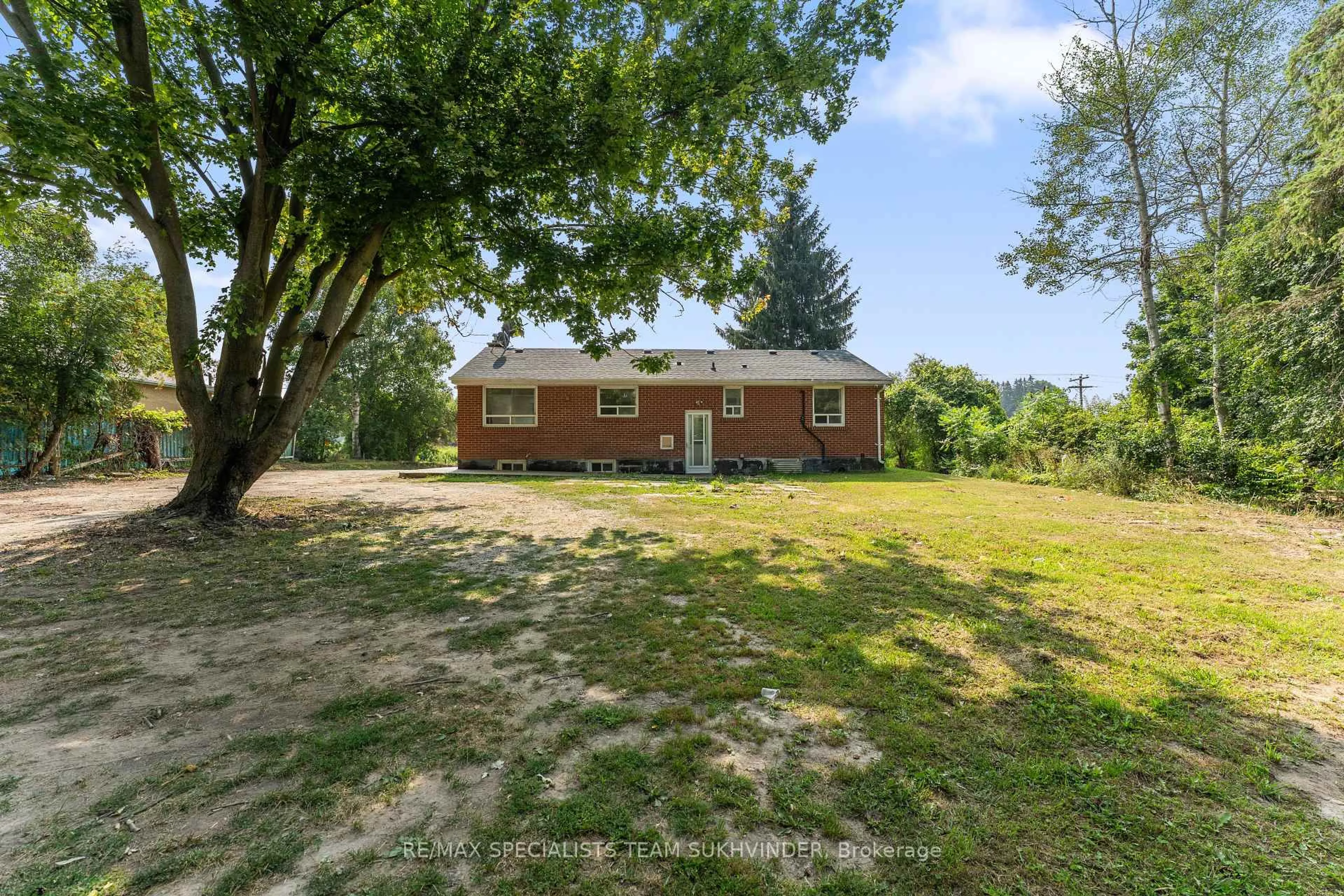 A pic from outside/outdoor area/front of a property/back of a property/a pic from drone, unknown for 4886 Olde Base Line Rd, Caledon Ontario L7C 0J9