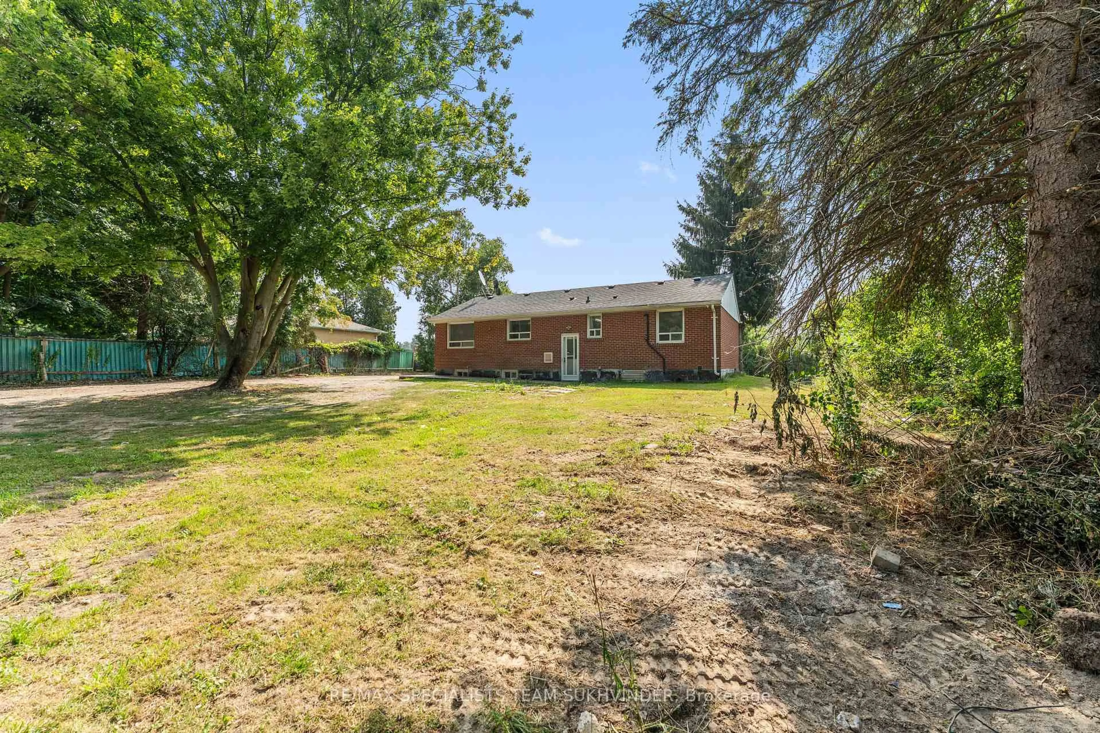 A pic from outside/outdoor area/front of a property/back of a property/a pic from drone, street for 4886 Olde Base Line Rd, Caledon Ontario L7C 0J9