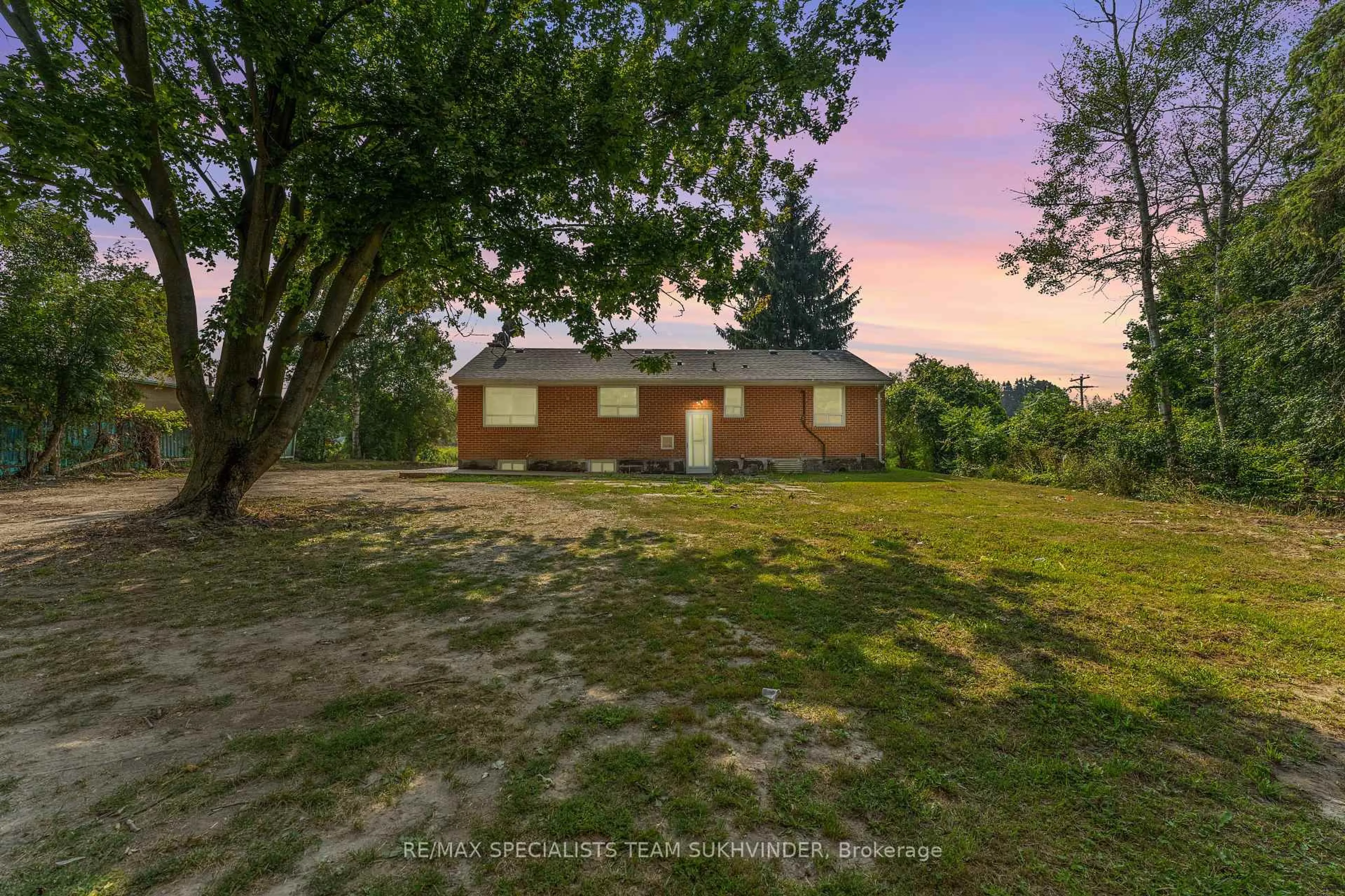 A pic from outside/outdoor area/front of a property/back of a property/a pic from drone, unknown for 4886 Olde Base Line Rd, Caledon Ontario L7C 0J9