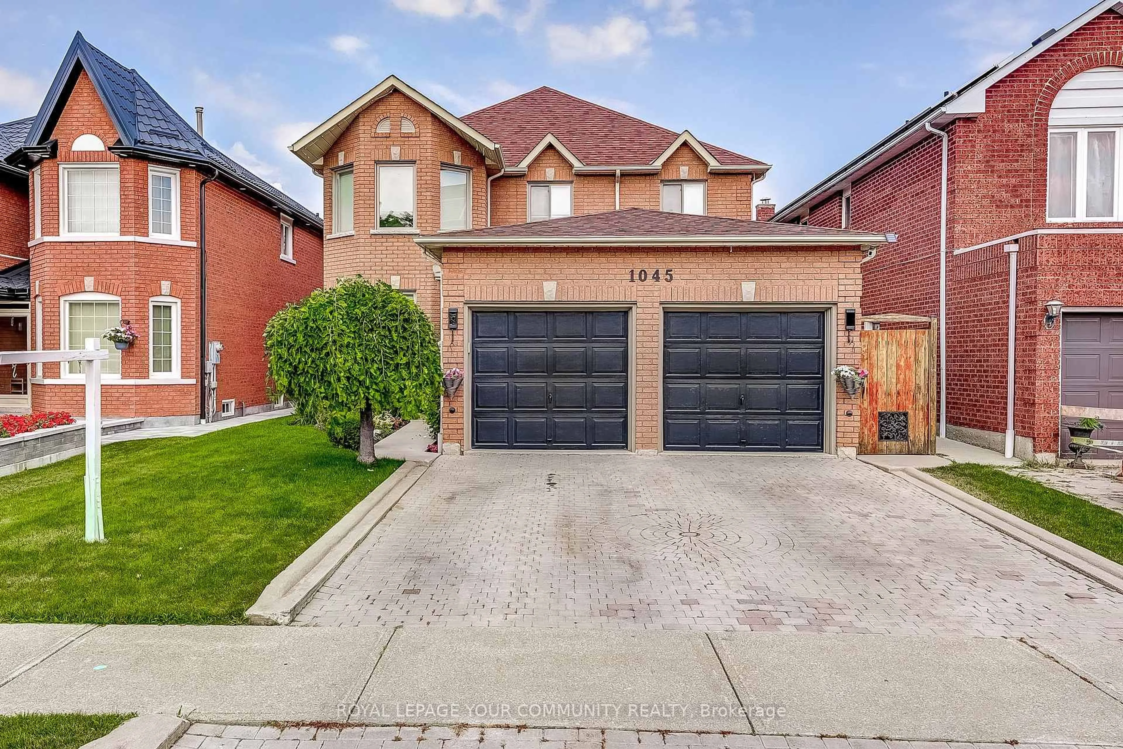 Home with brick exterior material, street for 1045 Sherwood MIlls Blvd, Mississauga Ontario L5V 1R3