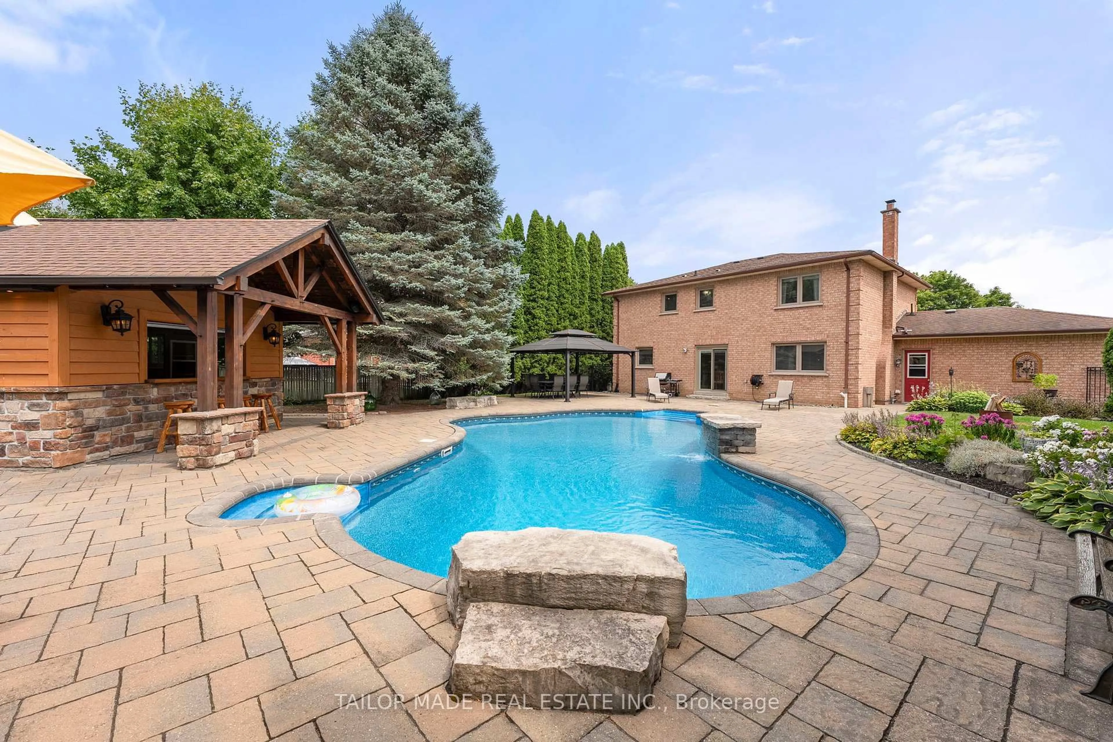 Pool for 48 Marilyn St, Caledon Ontario L7C 1H5