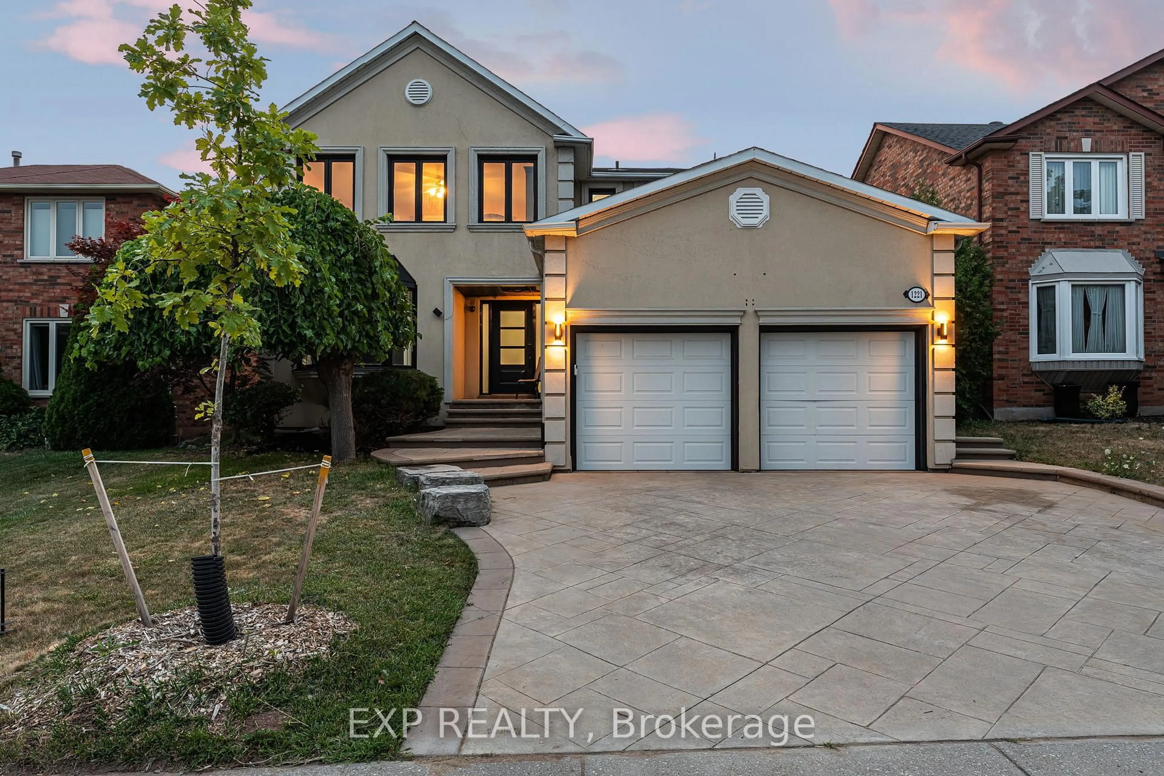 Home with brick exterior material, street for 1221 Creekside Dr, Oakville Ontario L6H 4Y8