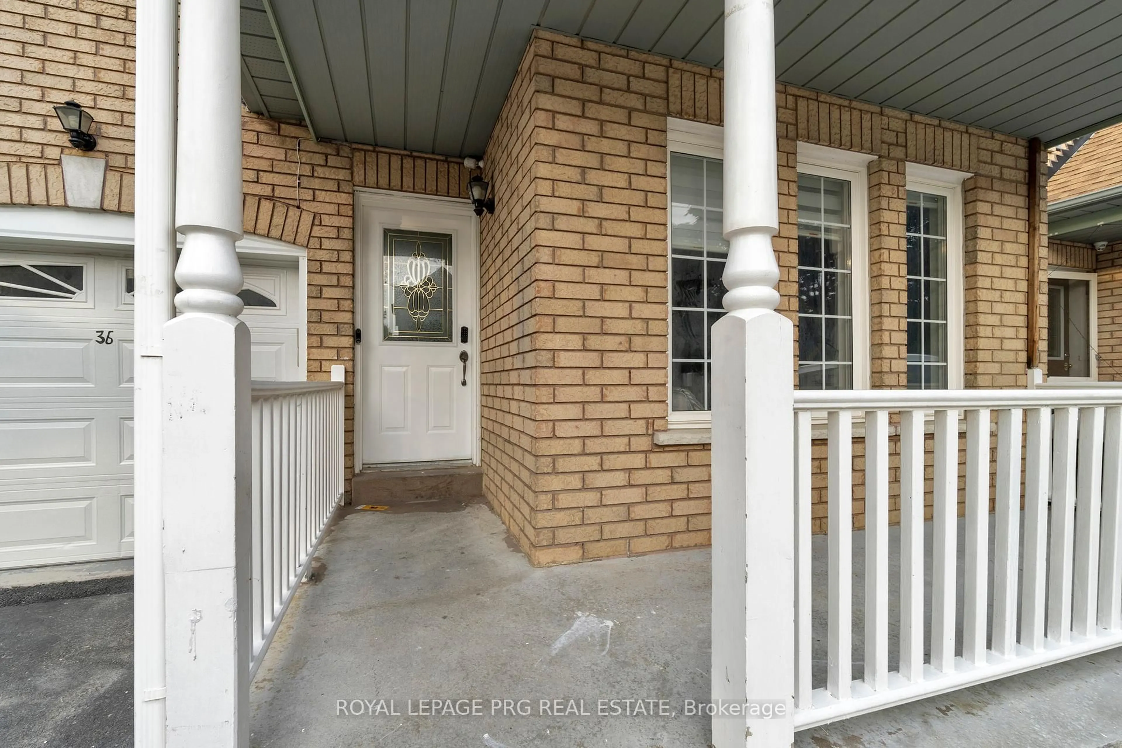 Indoor entryway for 36 Zebra Tr, Brampton Ontario L6R 2J3