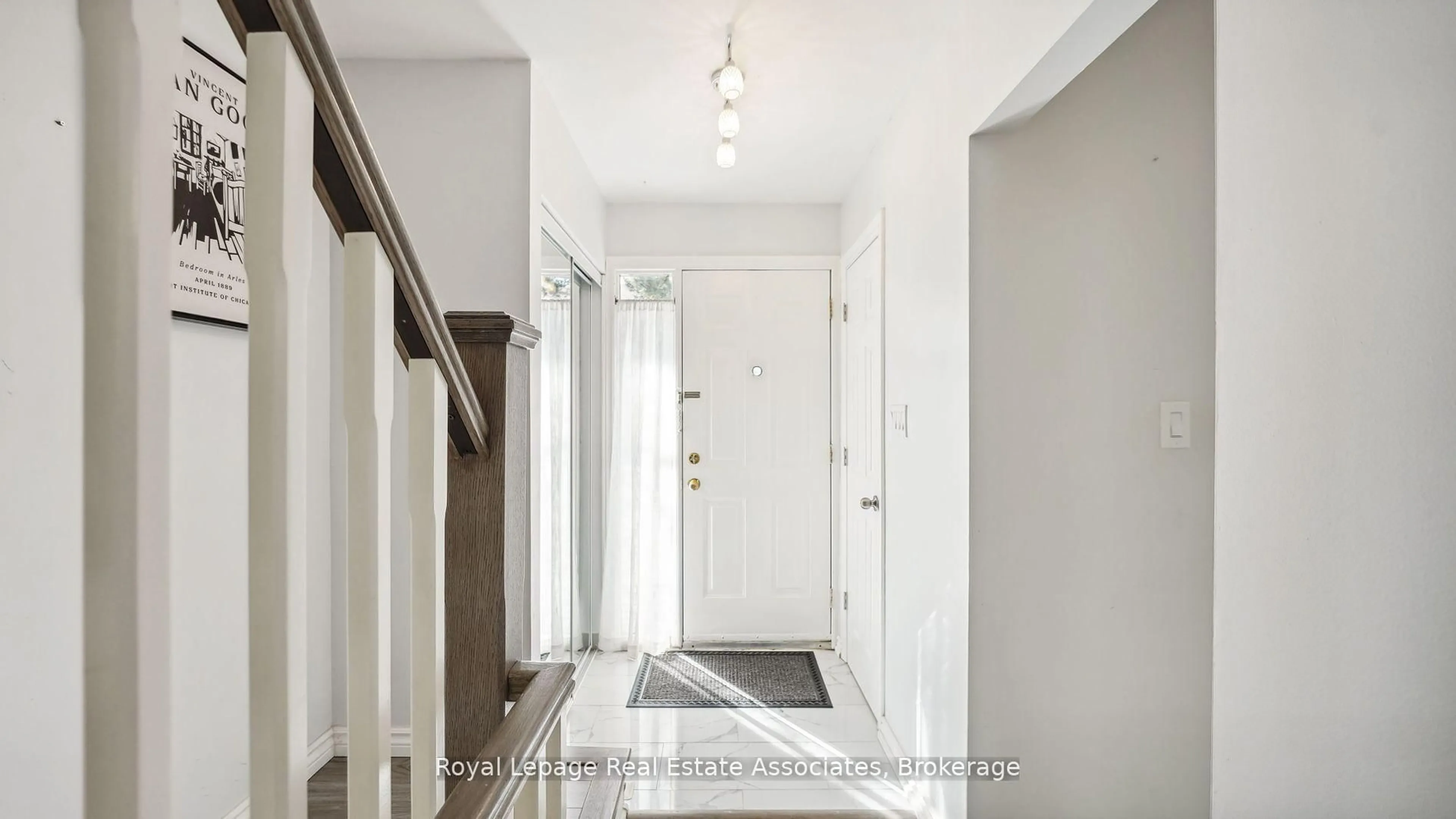 Indoor entryway for 6855 Glen Erin Dr #20, Mississauga Ontario L5N 1P6