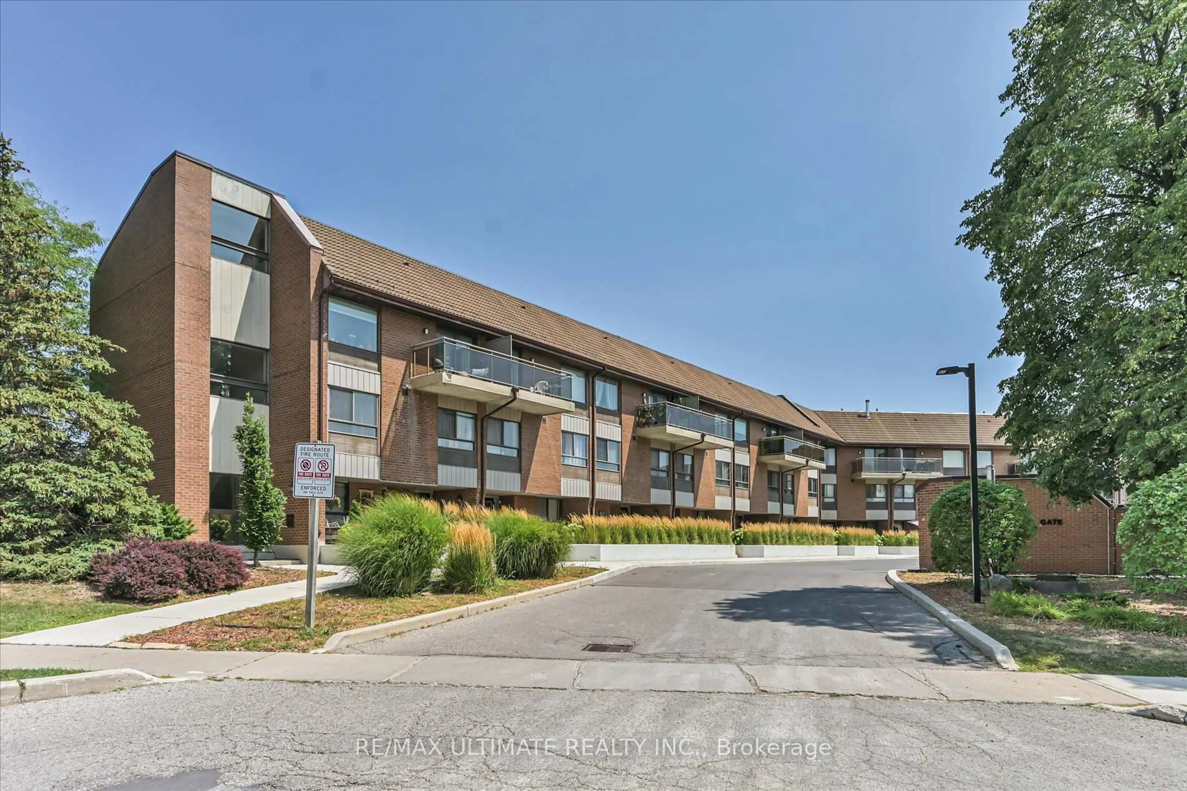 Unknown for 1000 cedarglen #517, Mississauga Ontario L5C 3X4